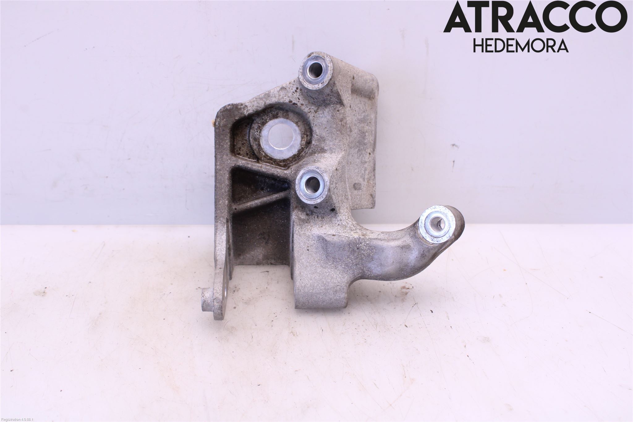 Volvo V90 17->> Motorfäste