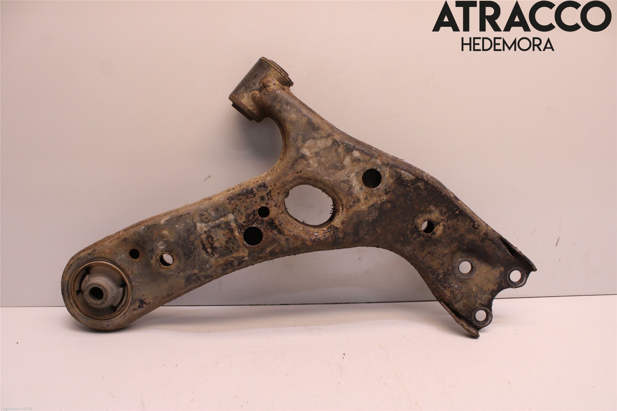 Toyota AVENSIS 09-15 Bärarm Fram Undre Vä