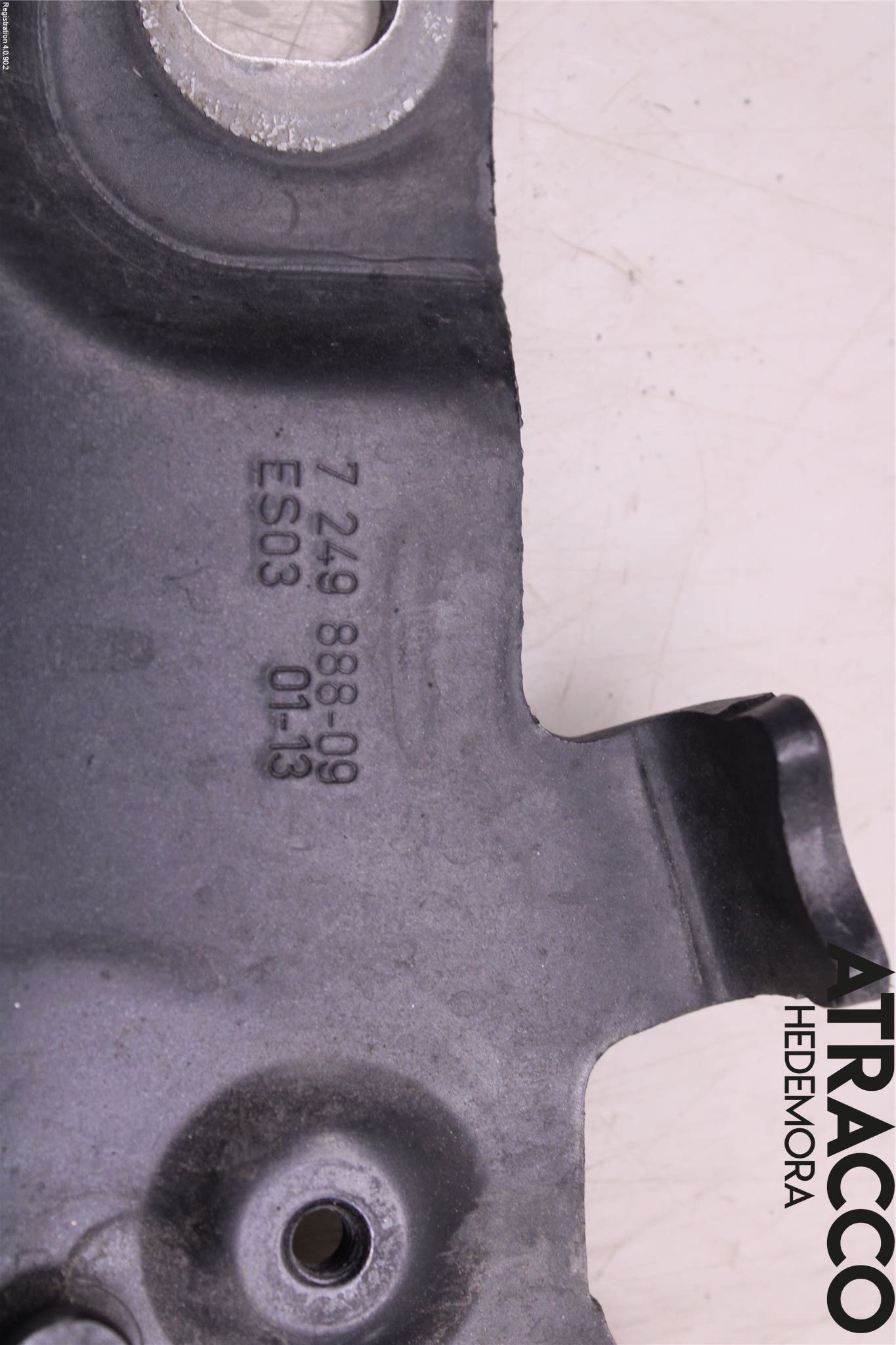 BMW 5 F10/F11/F18 09-17 Huvgångjärn