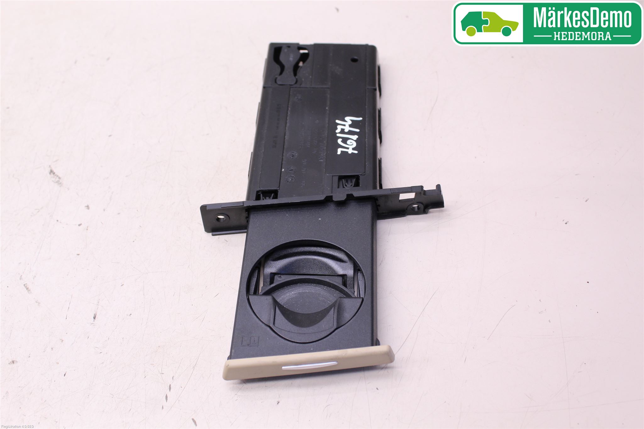 BMW 3 E90/91 SED/TOU 05-12 Mugghållare