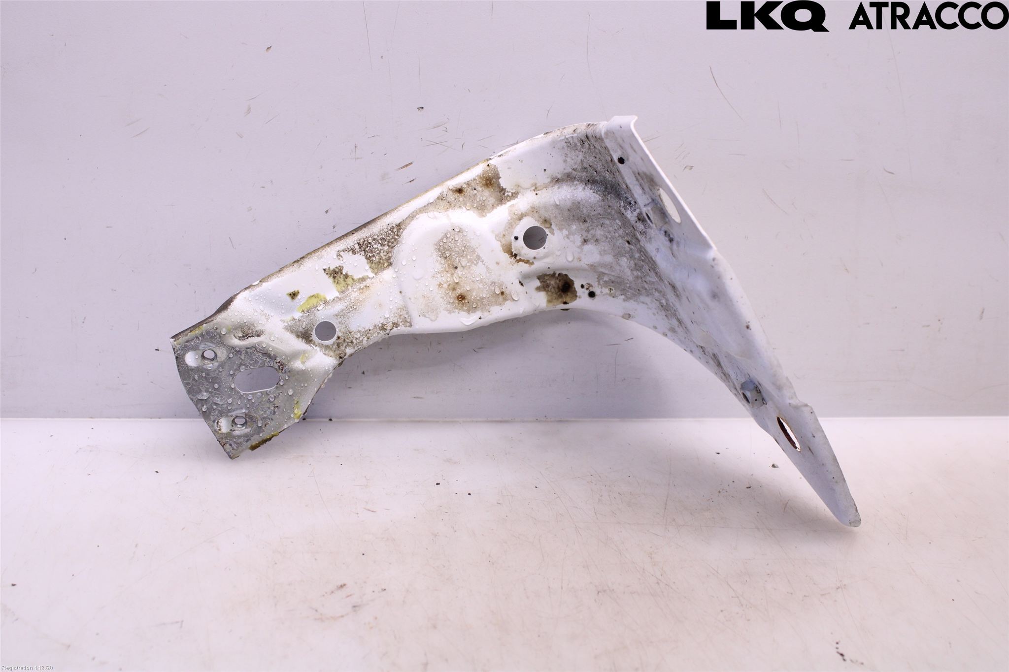 Volkswagen VW PASSAT 11-14 Skärmfäste Fram Hö