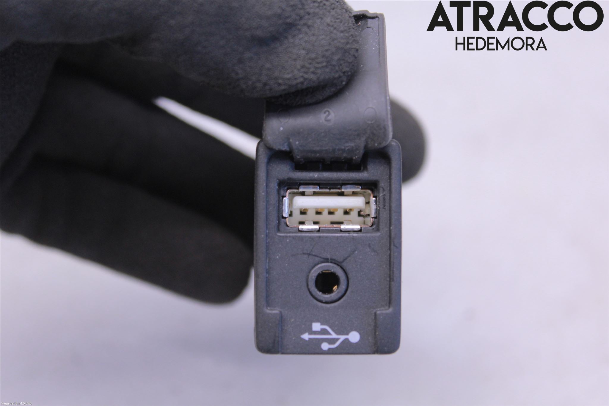 Toyota HILUX 05-16 Usb Connection