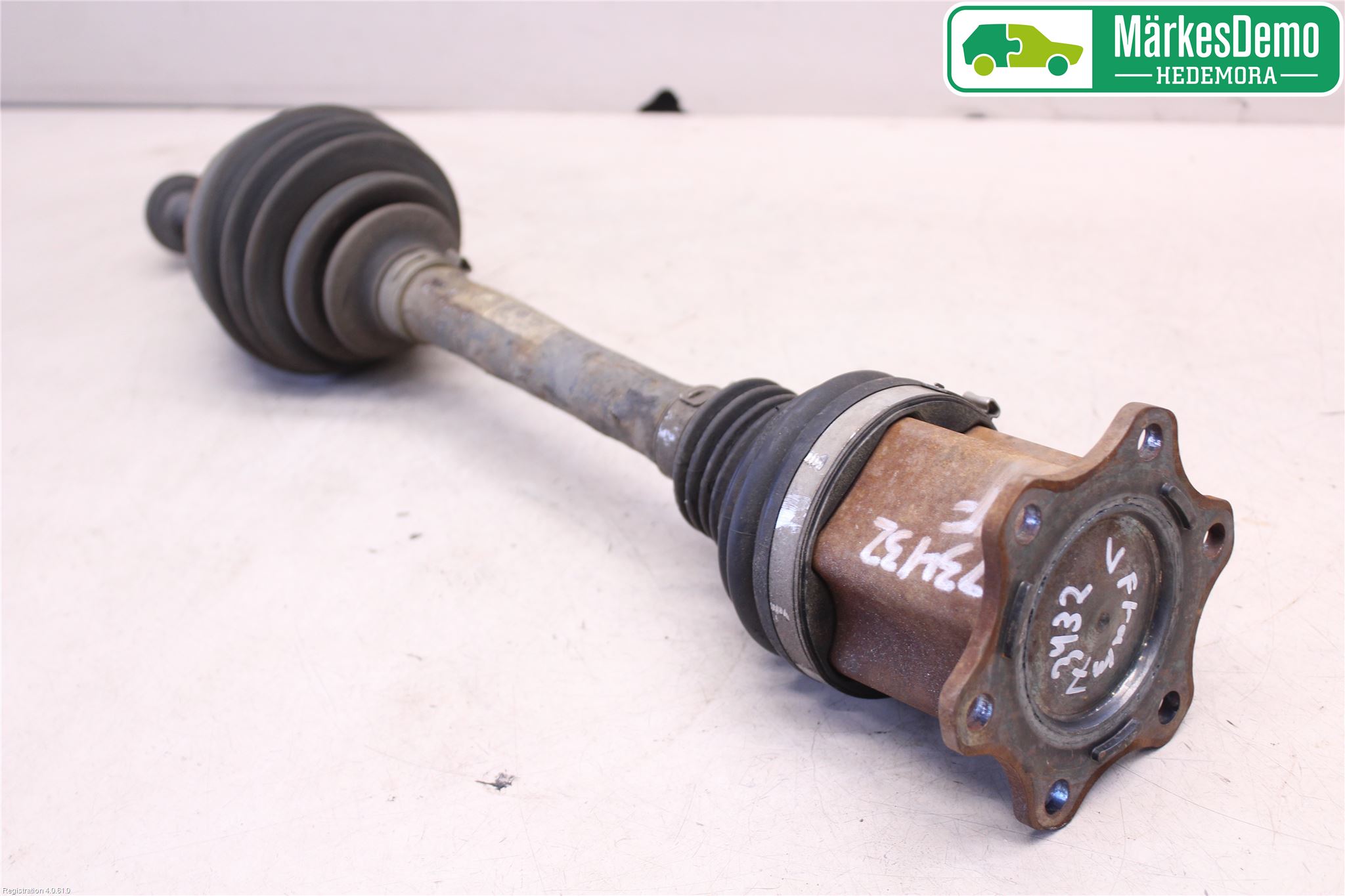 Volkswagen VW PASSAT 15-19 Drivaxel Fram Vänster