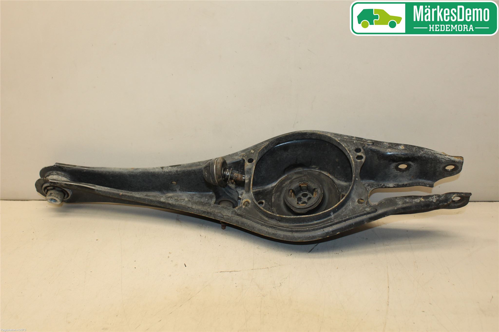 Volkswagen VW PASSAT 15-19 Bärarm Bak Vänster