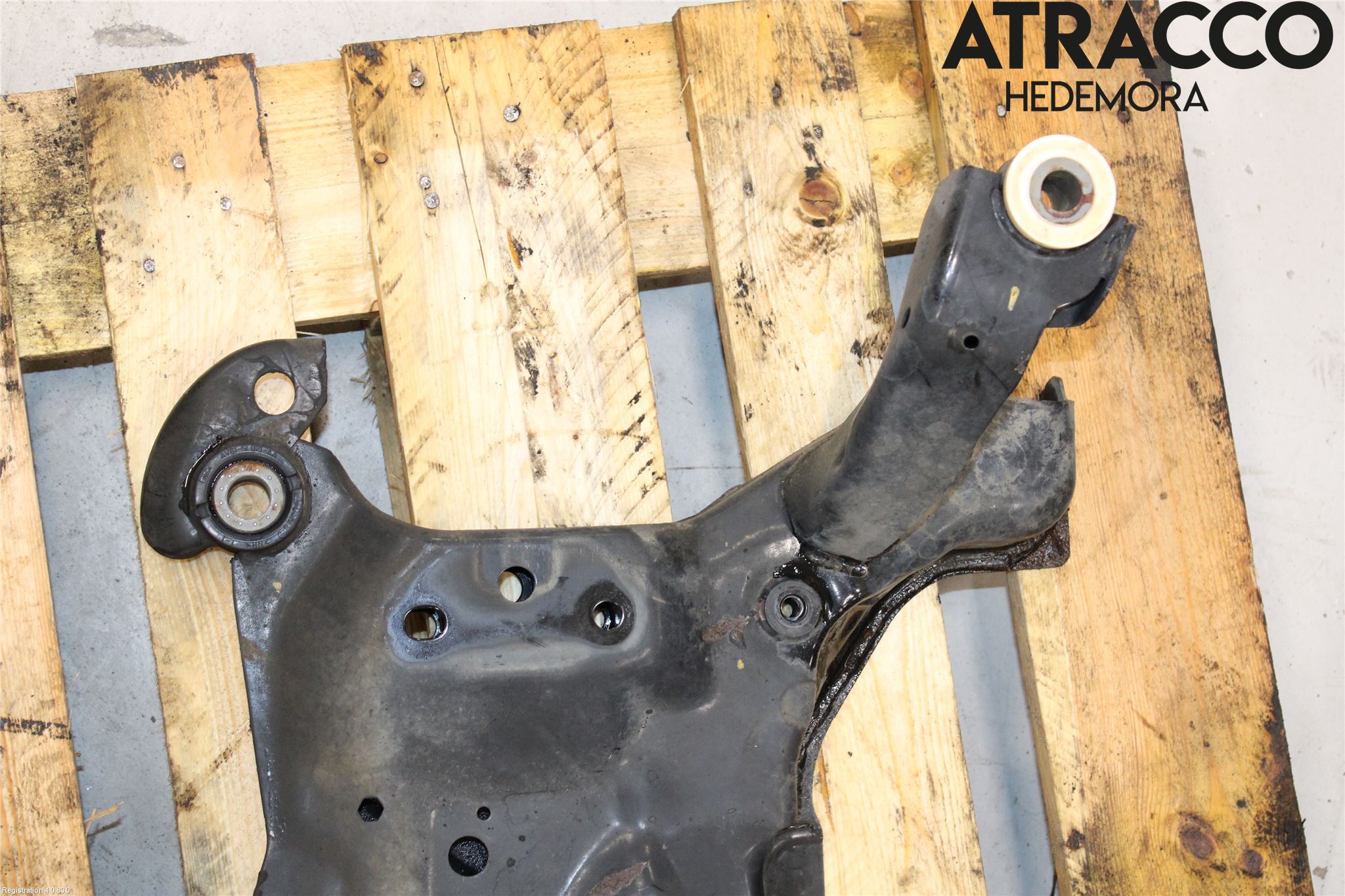 Ford FOCUS 11-14 Framvagnsbalk