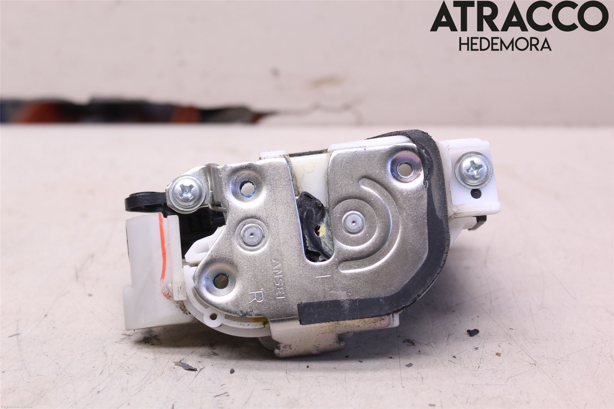 Mitsubishi L200 06-15 Låskista-Dörrlås