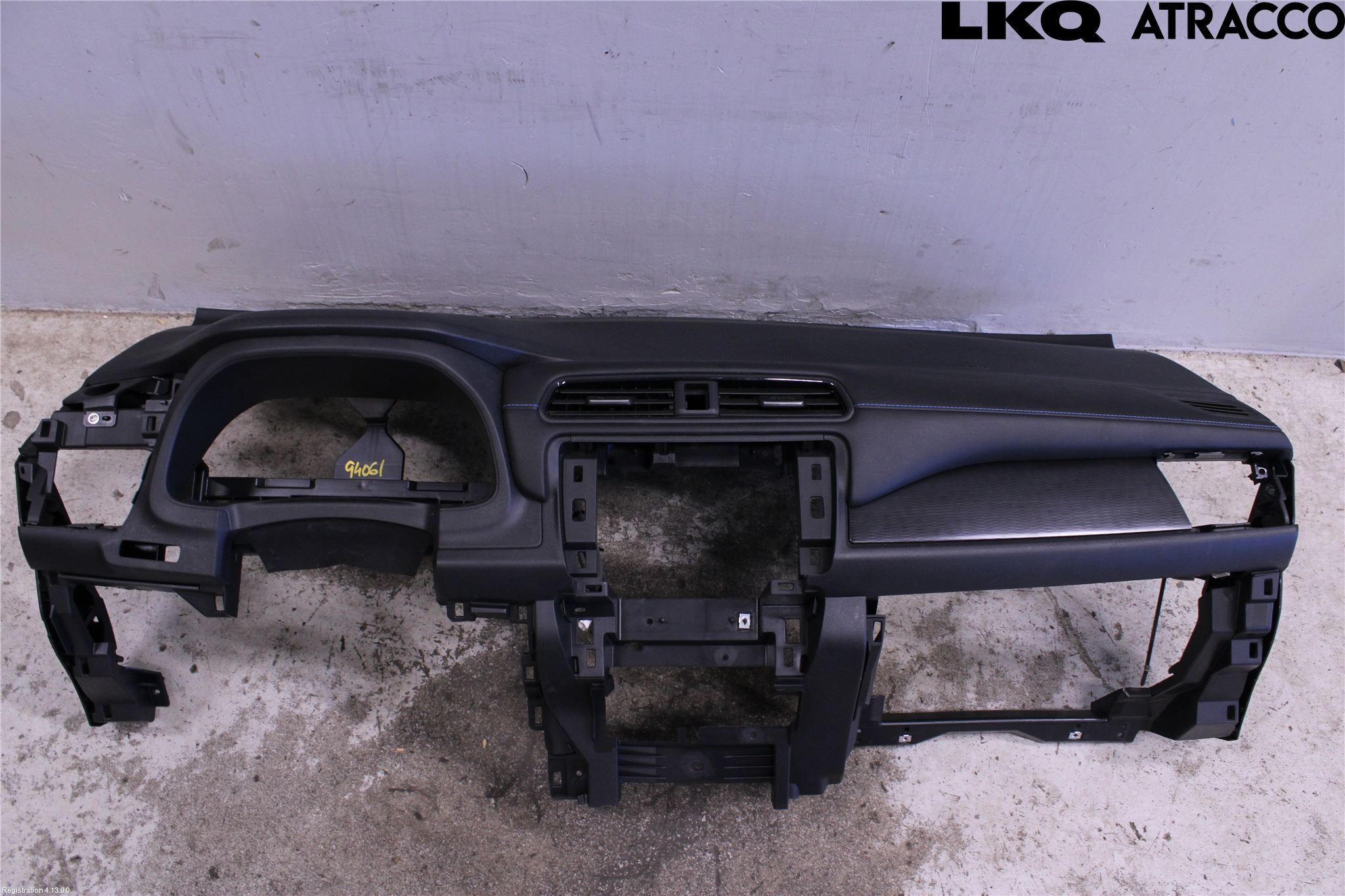 Nissan LEAF 18- Instrumentbräda