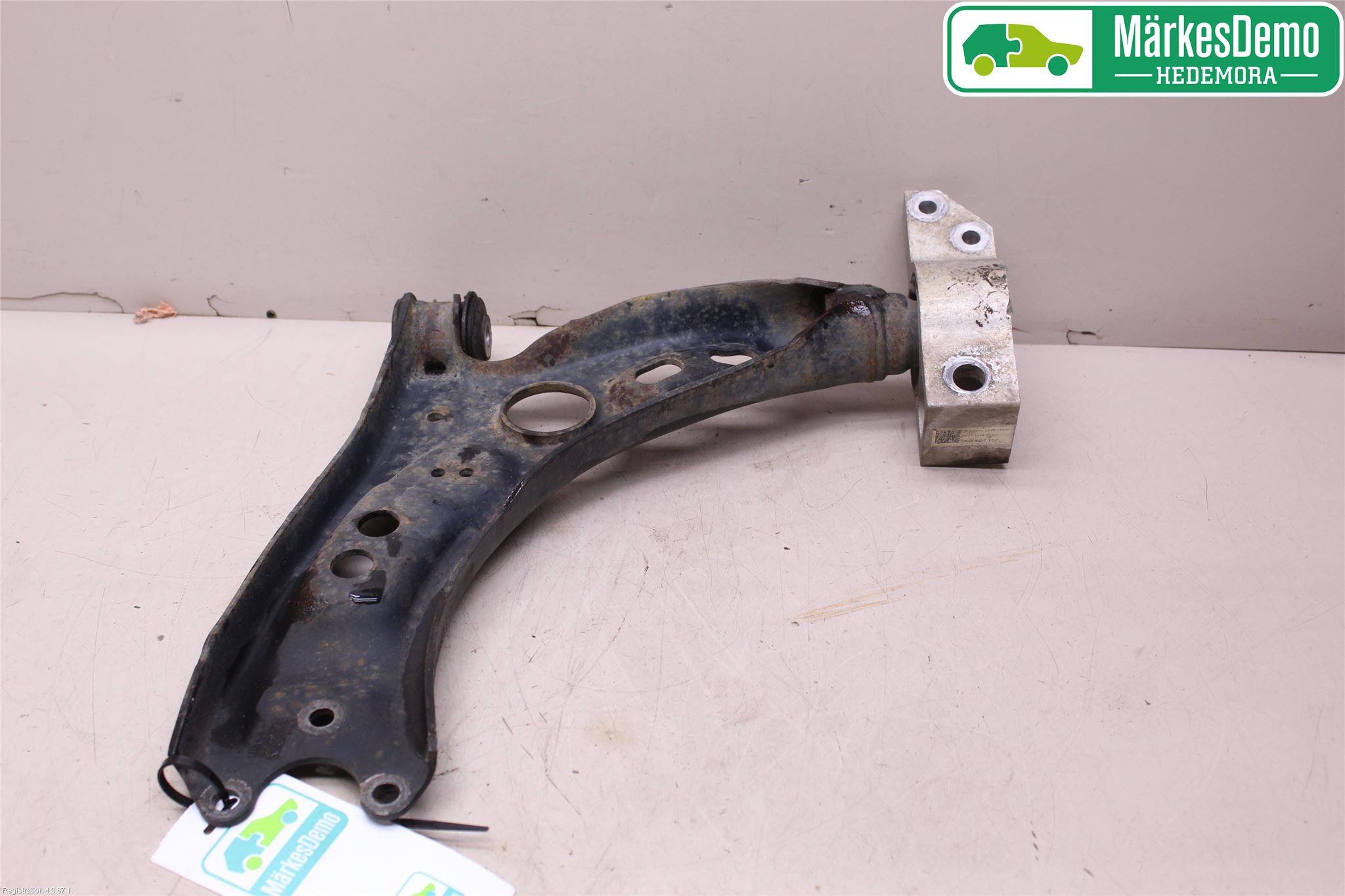 Volkswagen VW PASSAT 11-14 Bärarm Fram Undre Hö