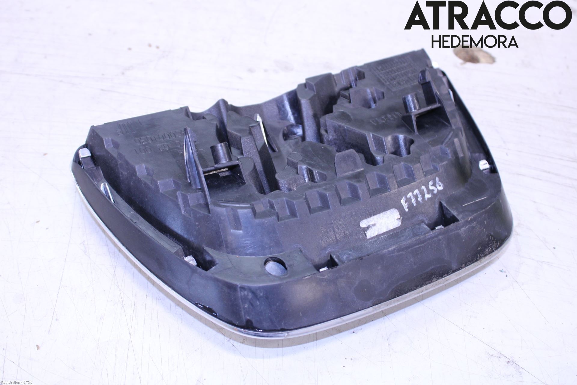 Peugeot 5008 10-16 Emblem