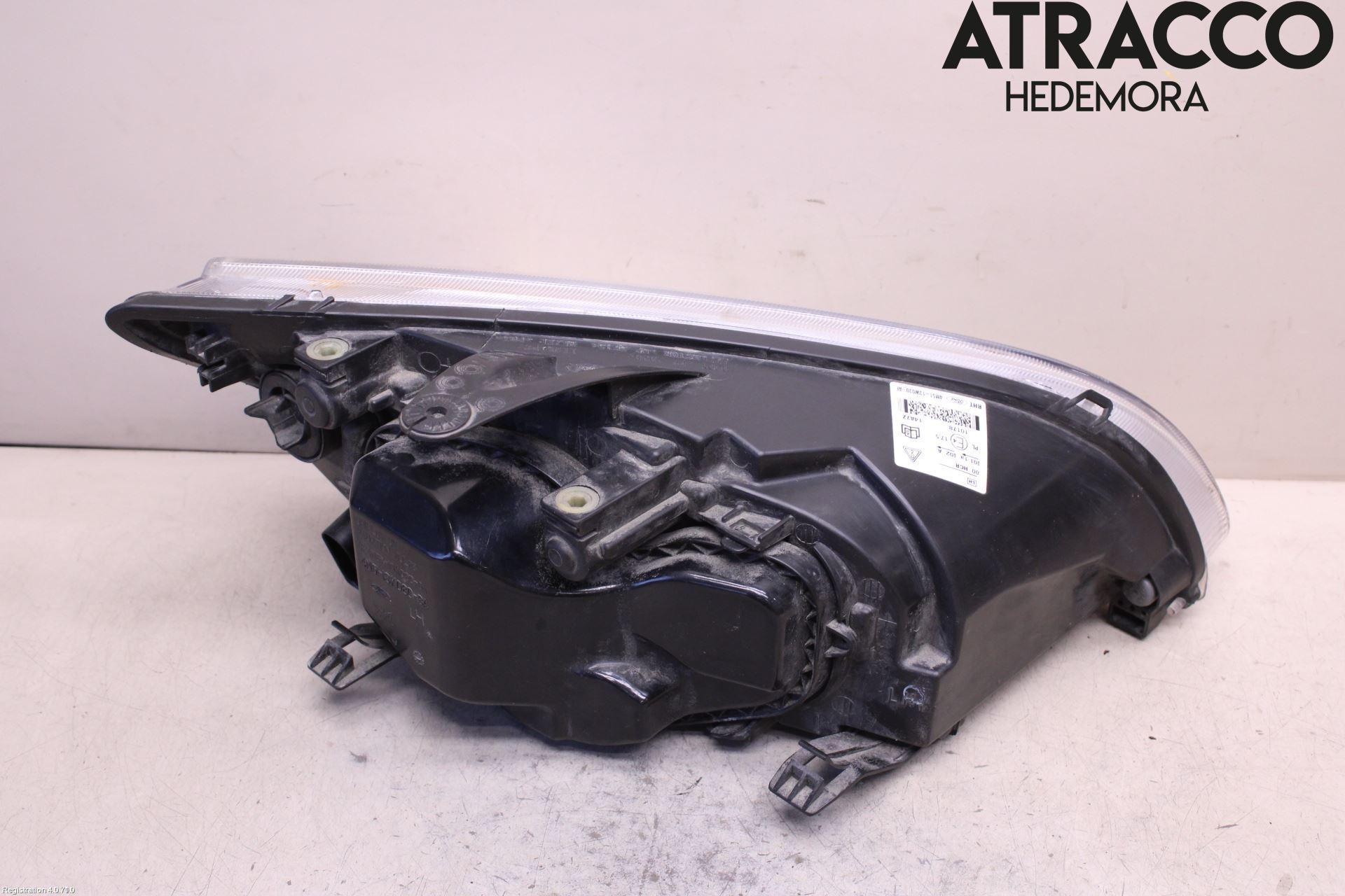 Ford FOCUS     04-07 Strålkastare Vänster