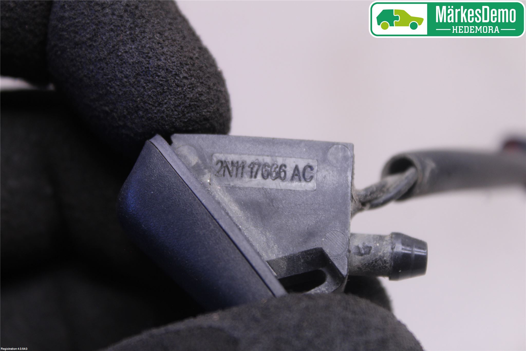 Ford FOCUS     04-07 Spolarmunstycke Rutor