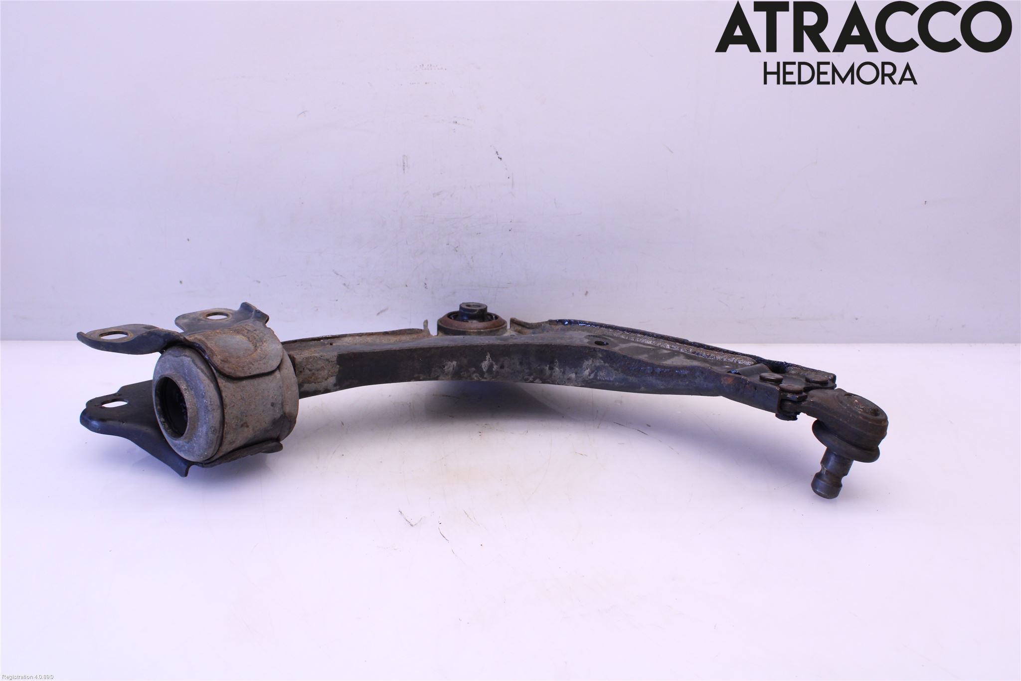 Volvo XC70 08-13 Bärarm Fram Undre Vä