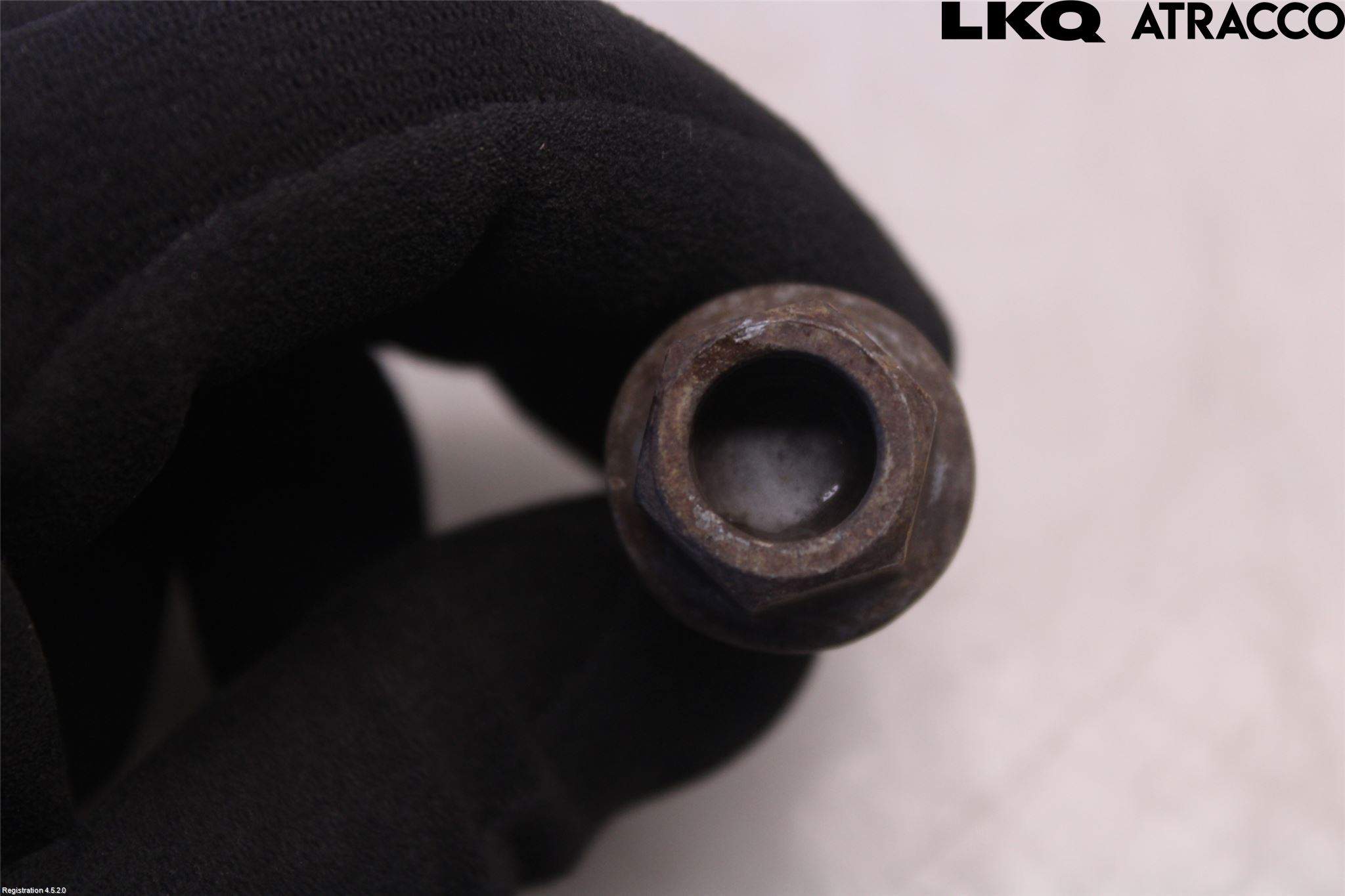 Dacia DUSTER 18-24 Hjulmutter-Bult-Sats