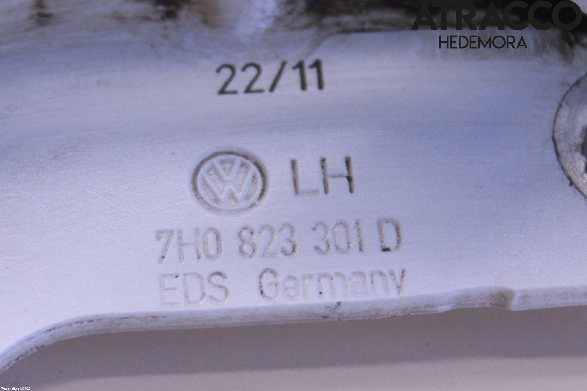 Volkswagen VW TRANSP/CARAVELLE (T5) 04-15 Huvgångjärn