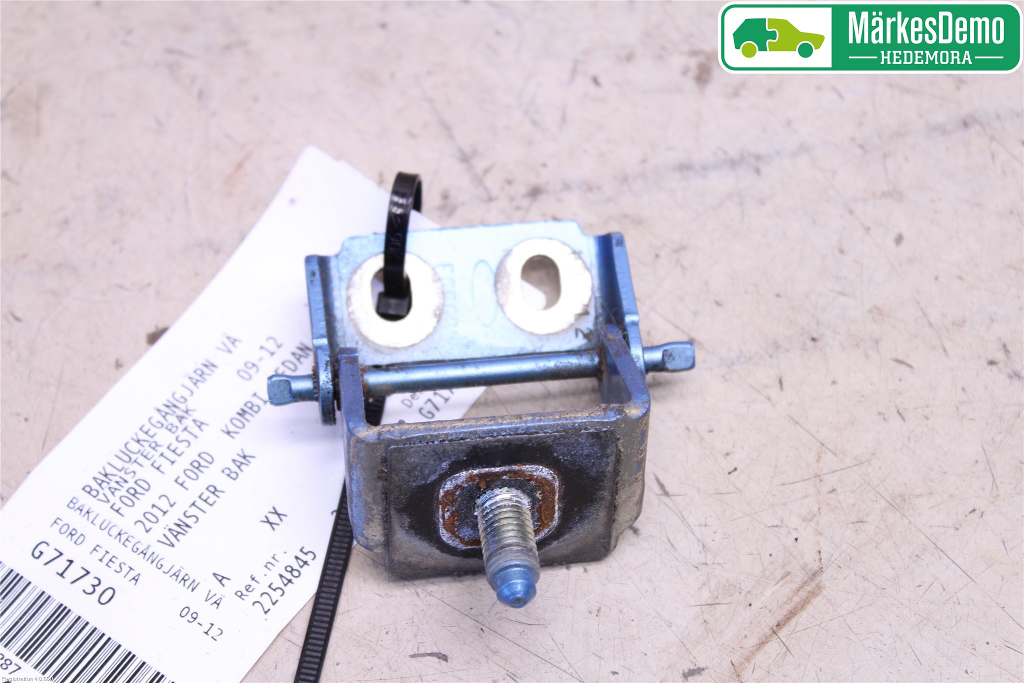 Ford FIESTA 09-12 Bakluckegångjärn Vä