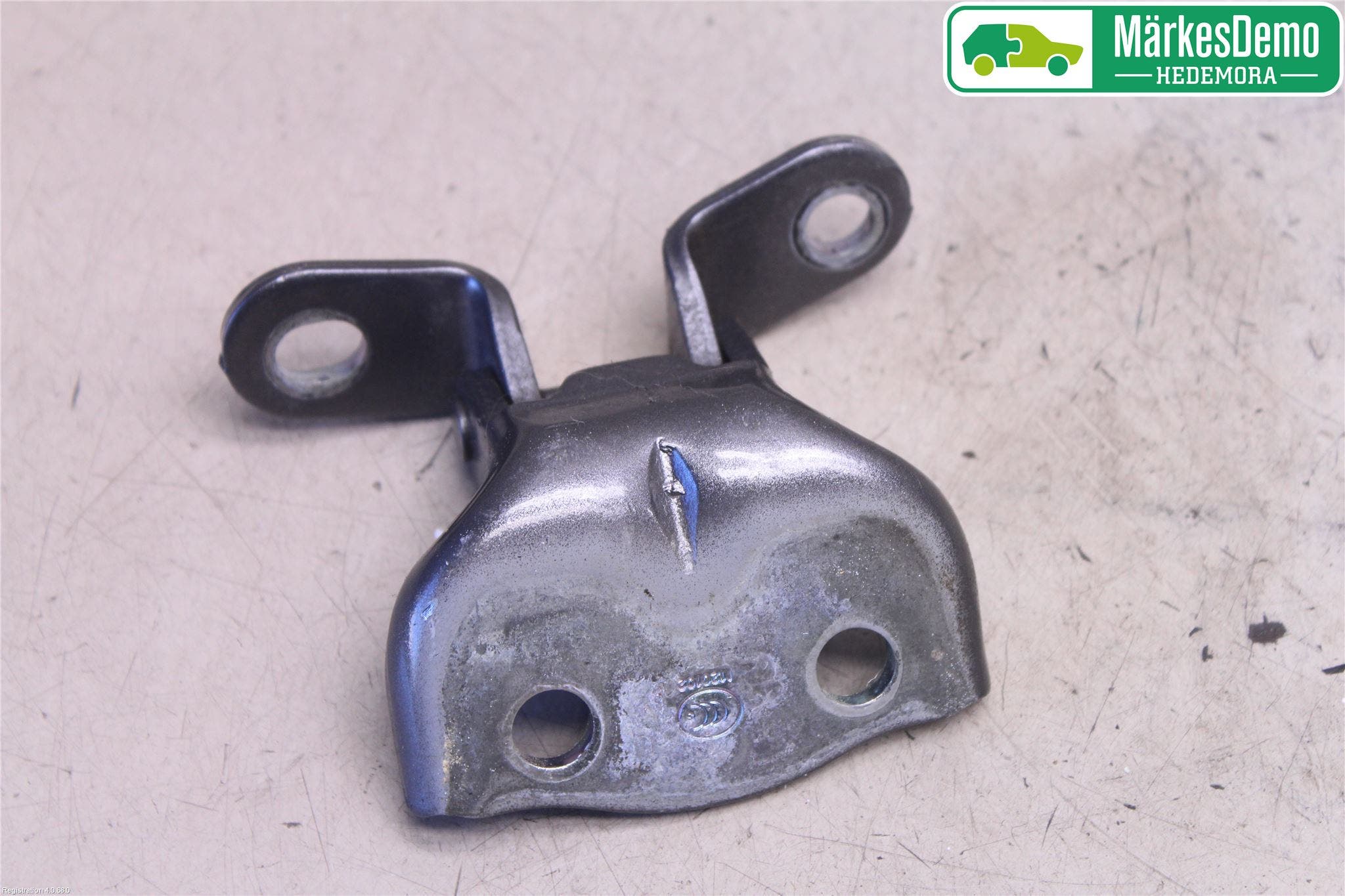 Hyundai SANTA FE 13-18 Dörrgångjärn