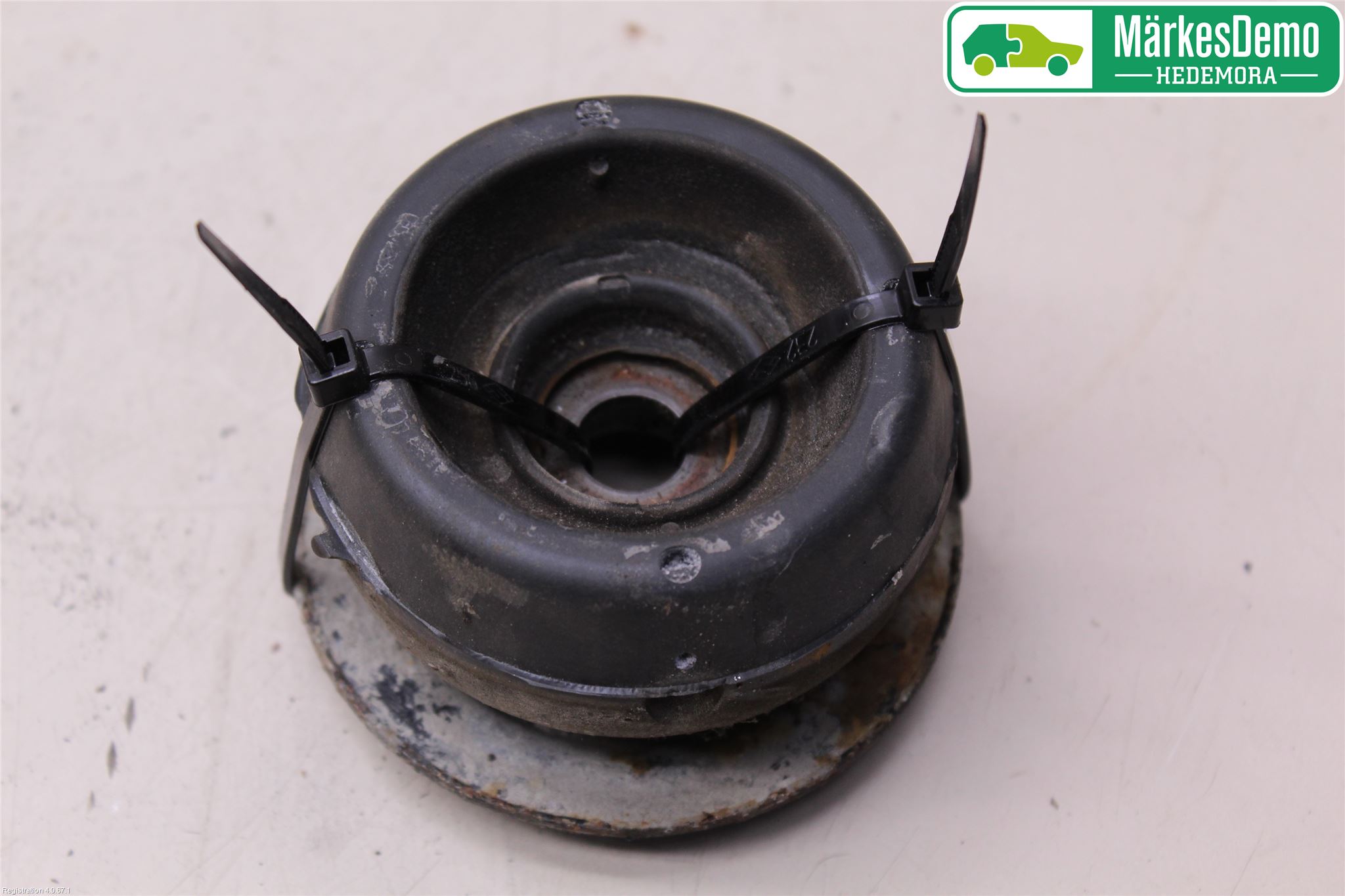 Volkswagen VW POLO 10-17 Fjäderbenslager Fram
