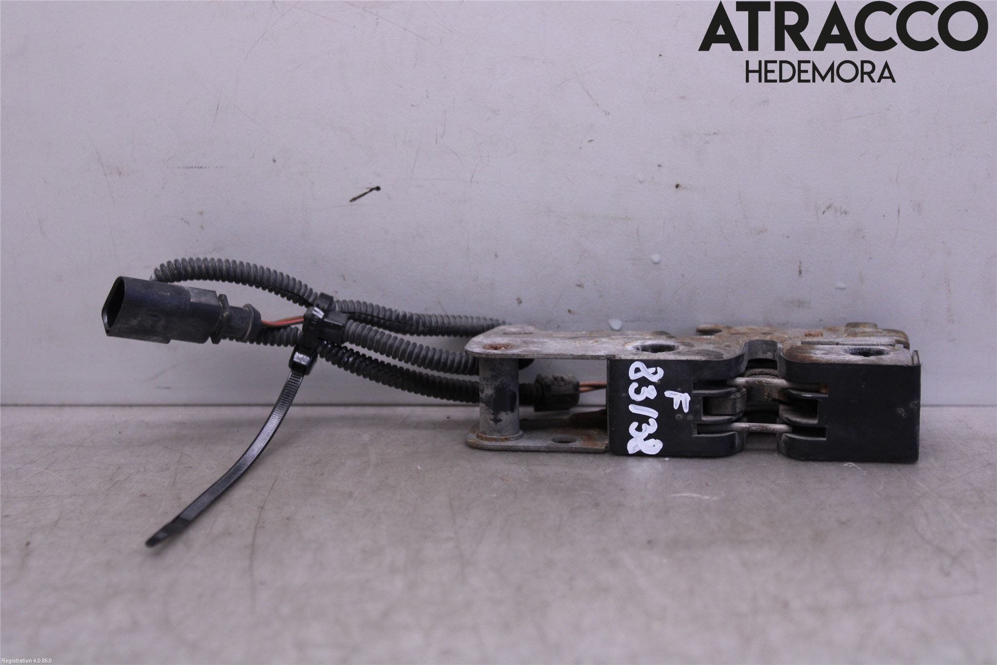 Volkswagen VW GOLF V 04-09 Huvlås