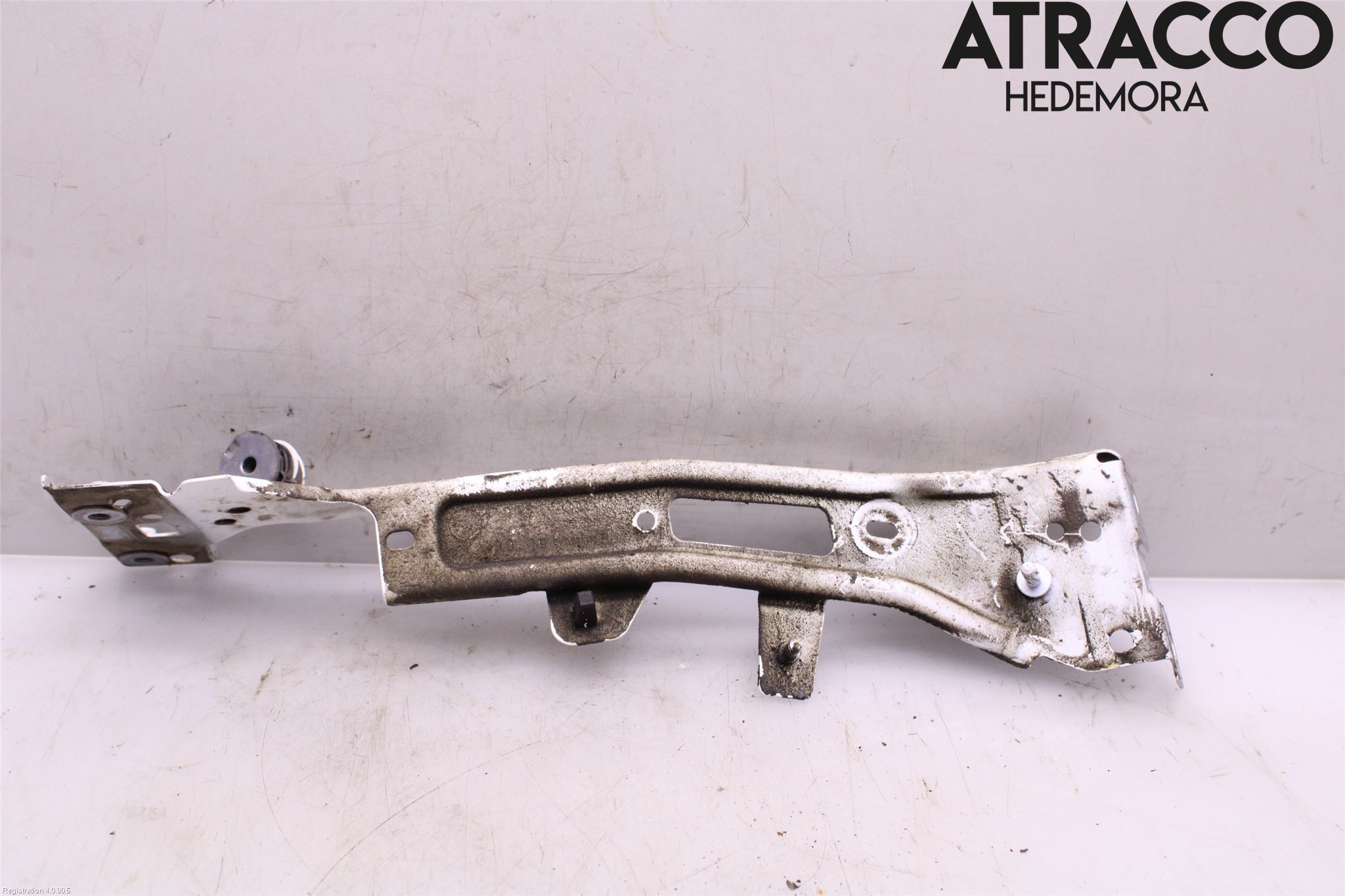 Audi A5 17- Skärmfäste Fram Hö