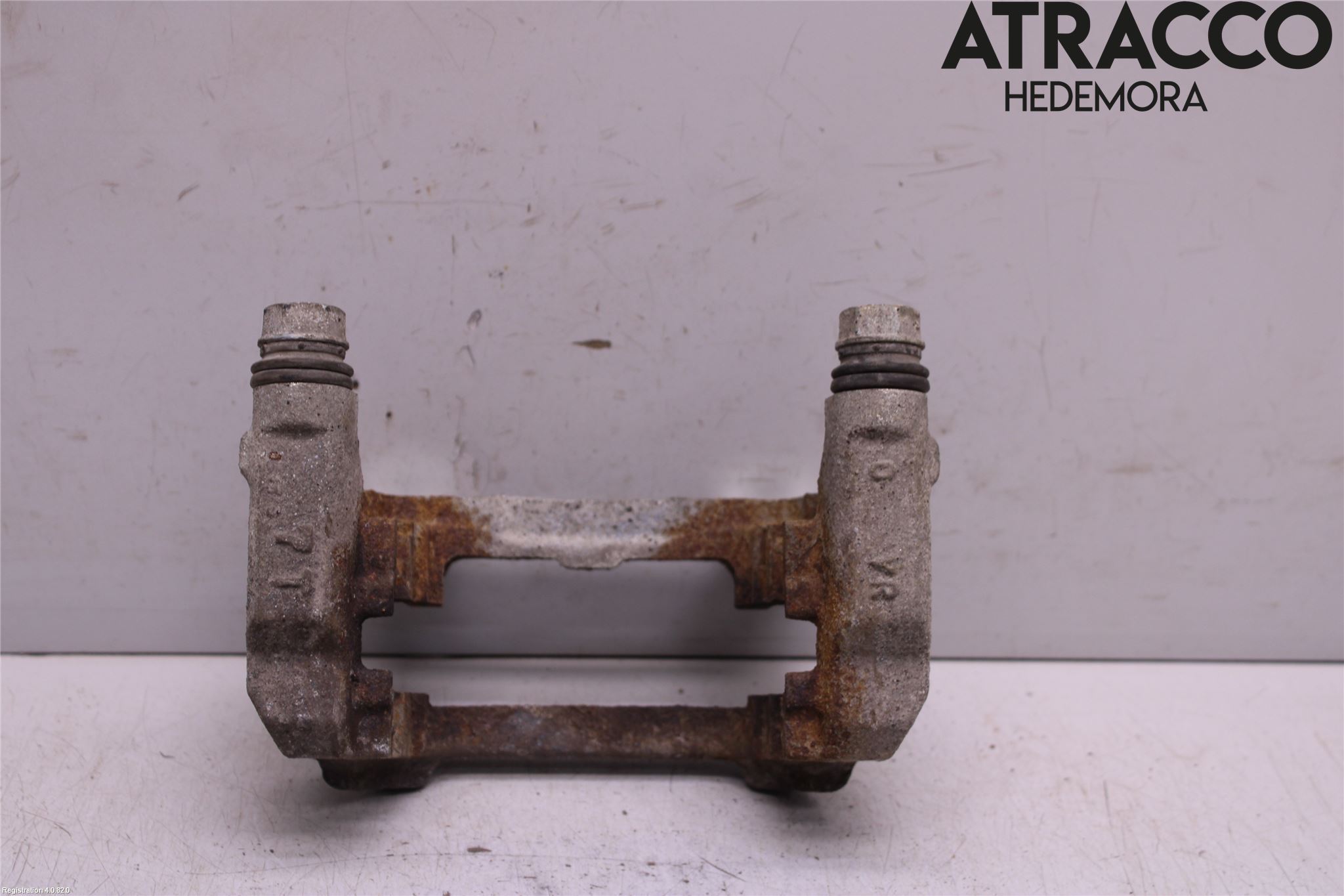 Toyota RAV4 19- Bromsokshållare