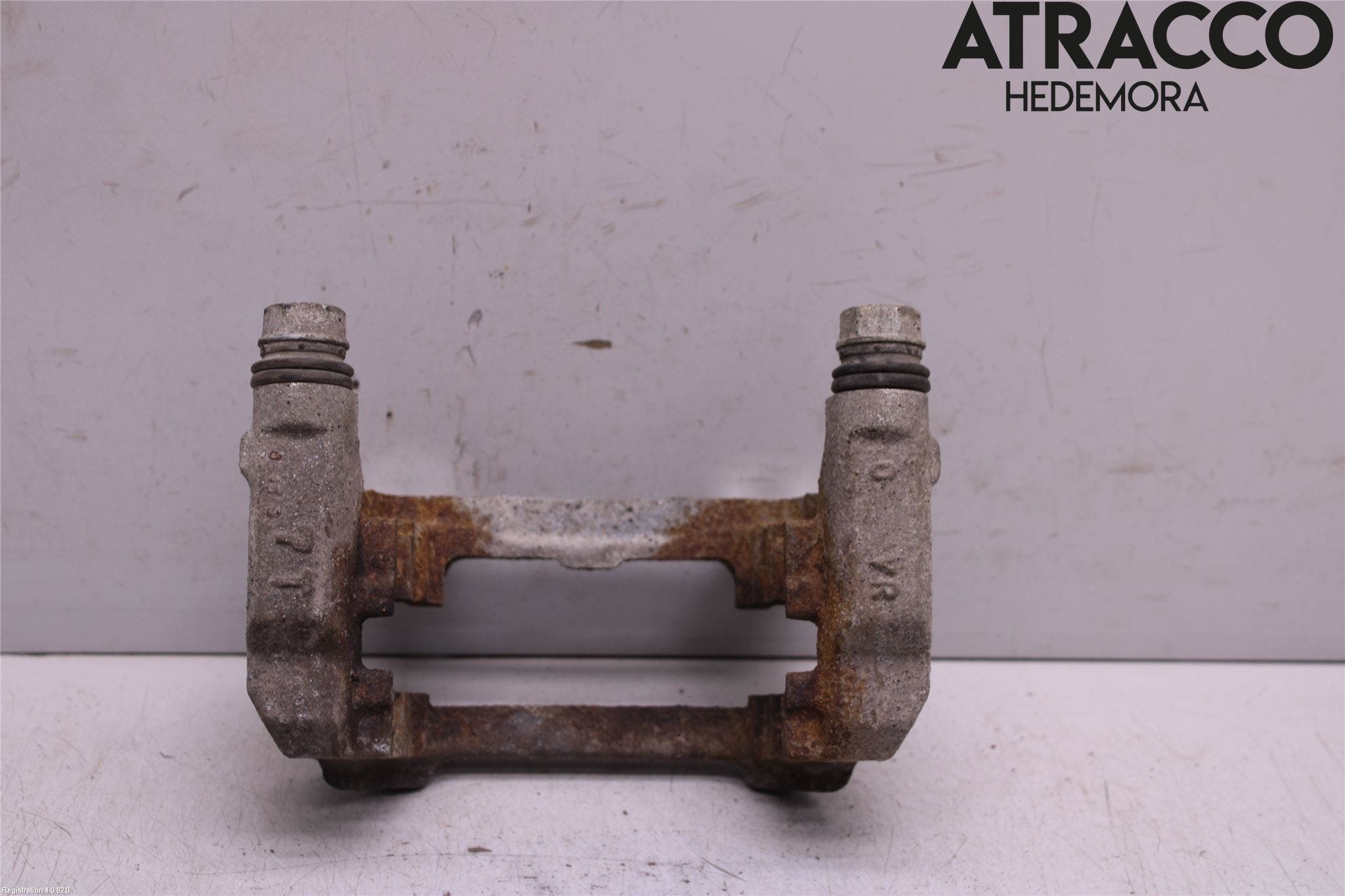 Toyota RAV4 19- Bromsokshållare