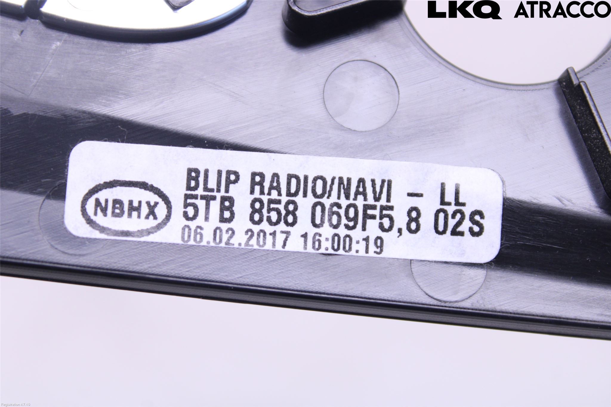 Volkswagen VW TOURAN 16- Instrument-Radio Sarg