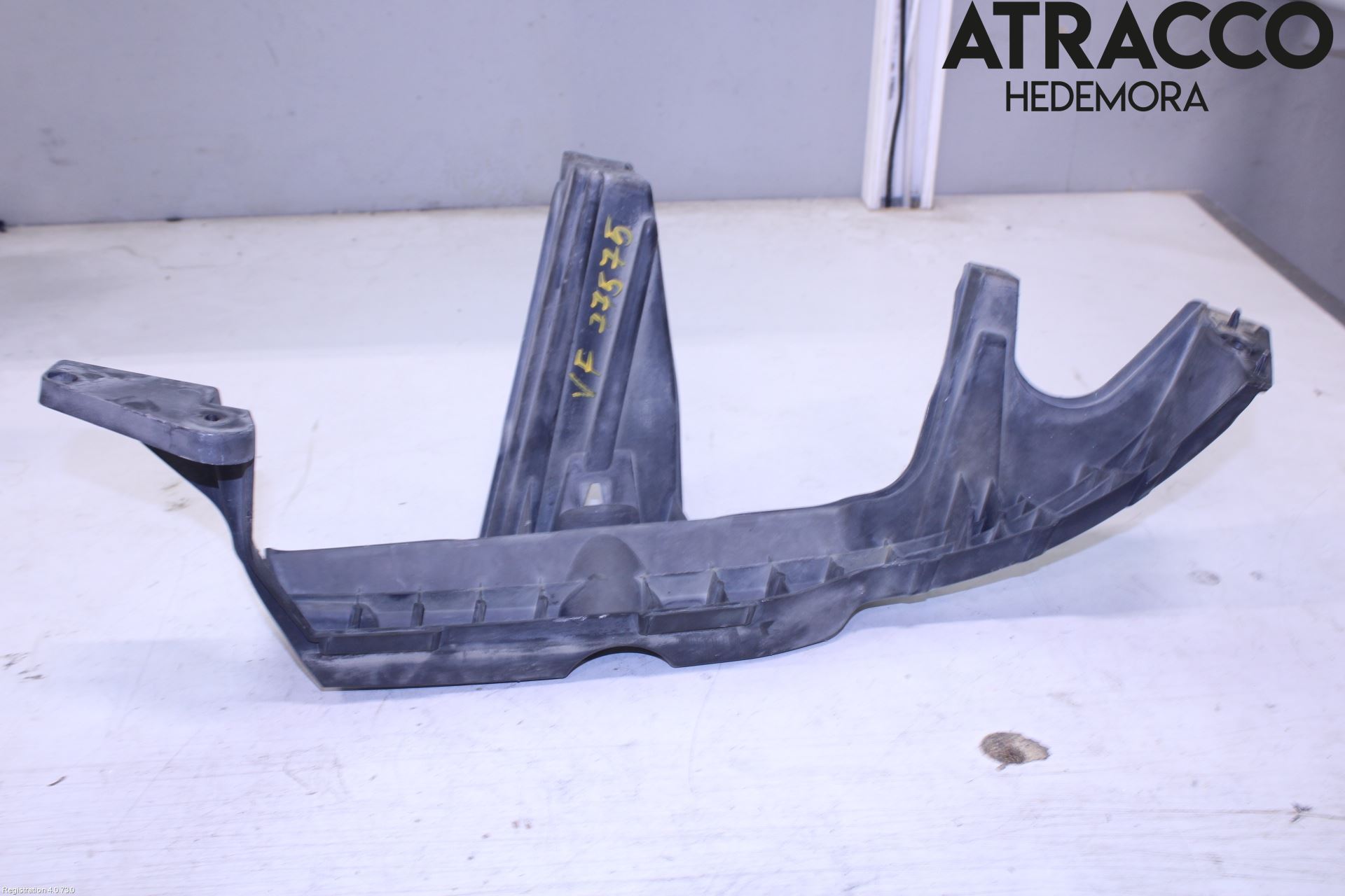 BMW X3 E83     03-10 Strålkastarsarg Vänster