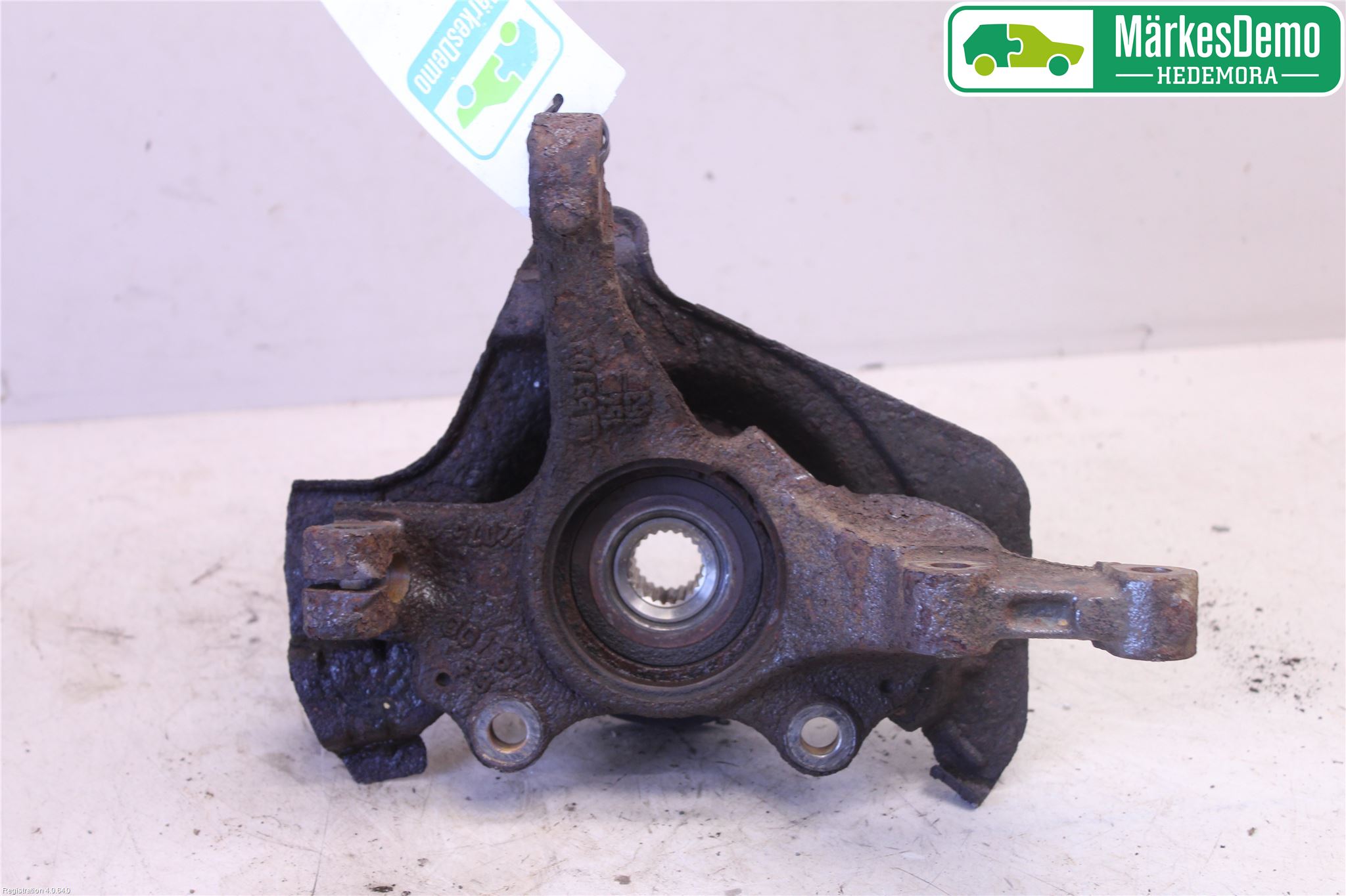 Opel CORSA D 07-14 Styrspindel Lagerhus Vä