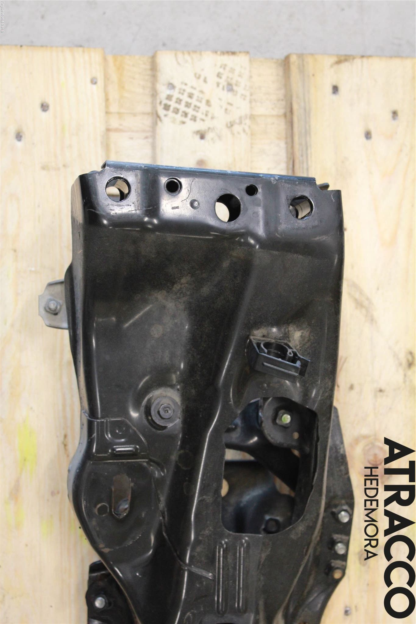 Subaru IMPREZA V 18- Framvagnsbalk