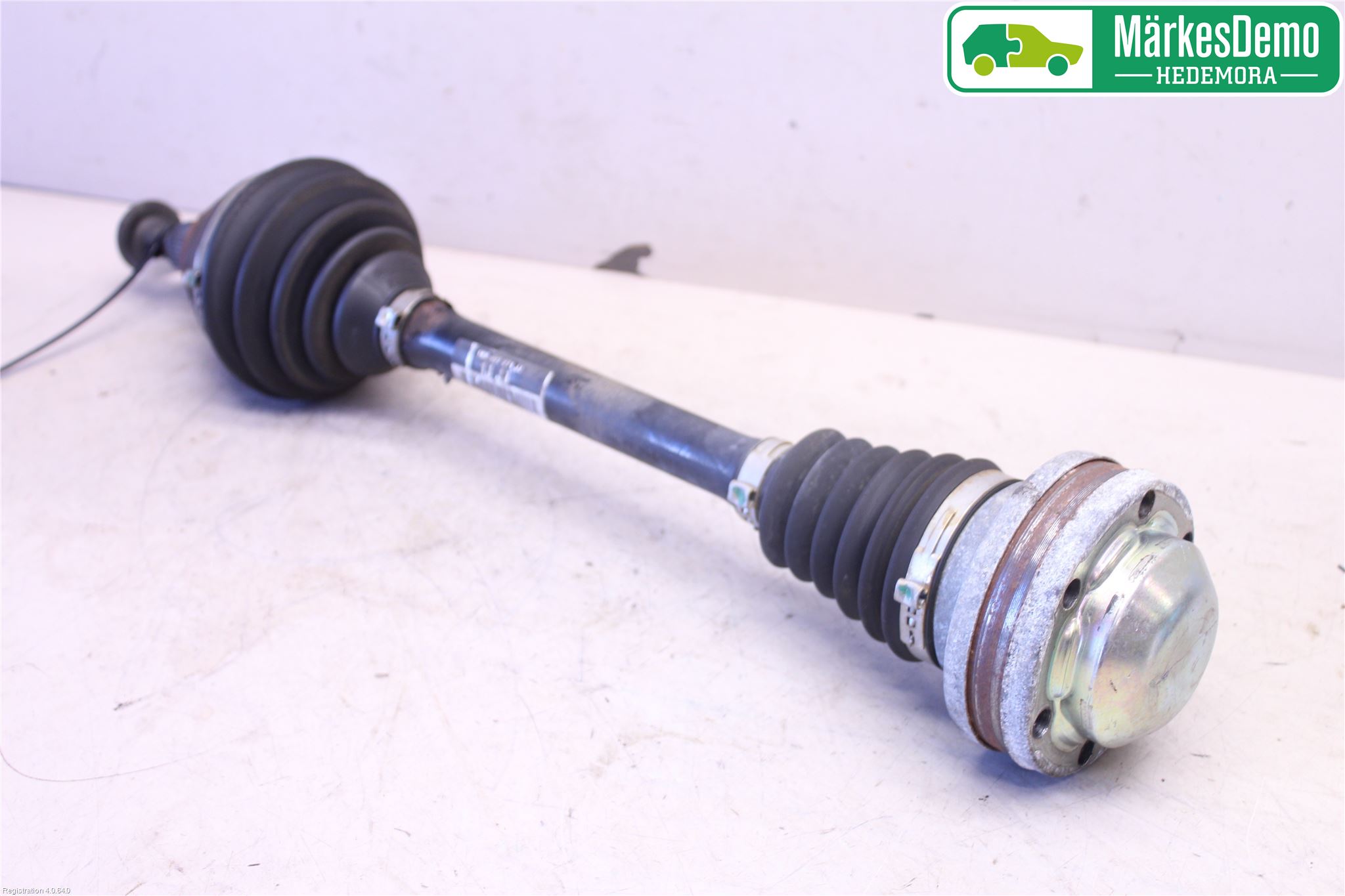 Volkswagen VW TOURAN 10-15 Drivaxel Fram Vänster