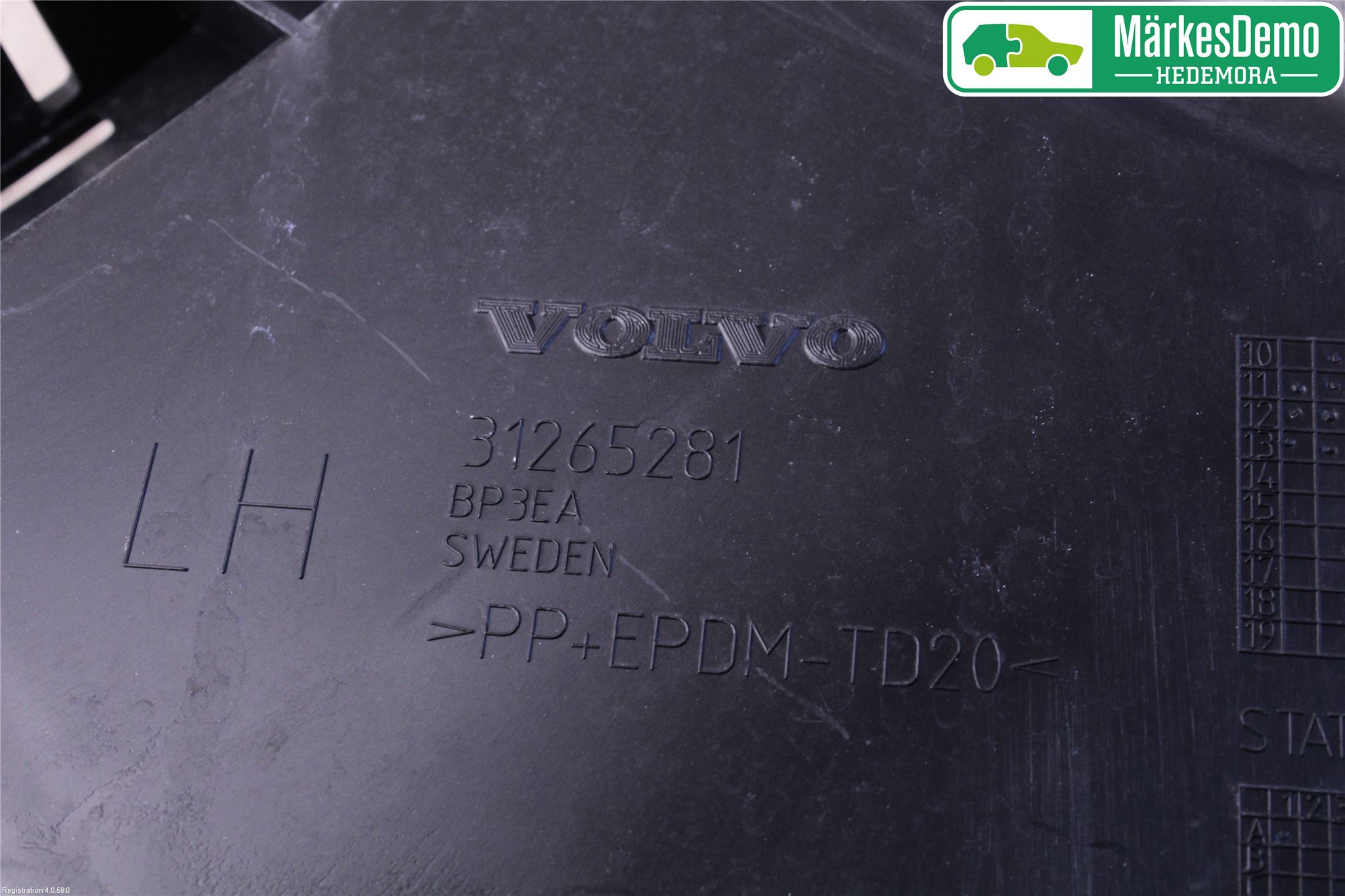 Volvo V60 14-18 Stötfångarfäste Bak Vä
