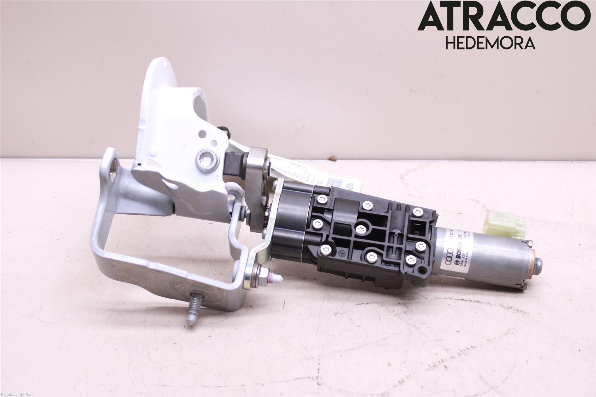 Audi A4/S4 B9 16-19 Bakluckegångjärn Vä