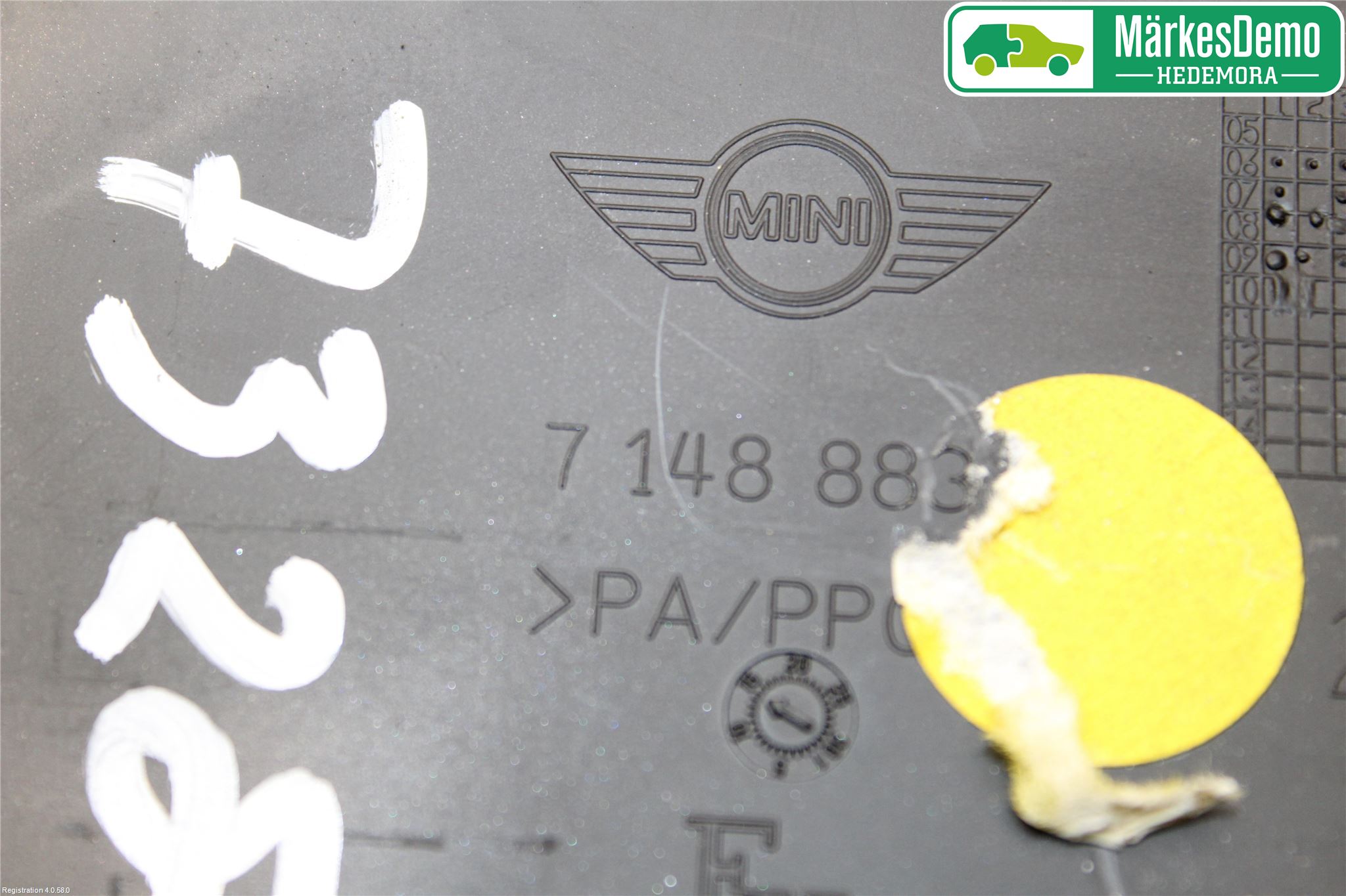 Mini CLUBMAN R55 06-14 Tanklucka