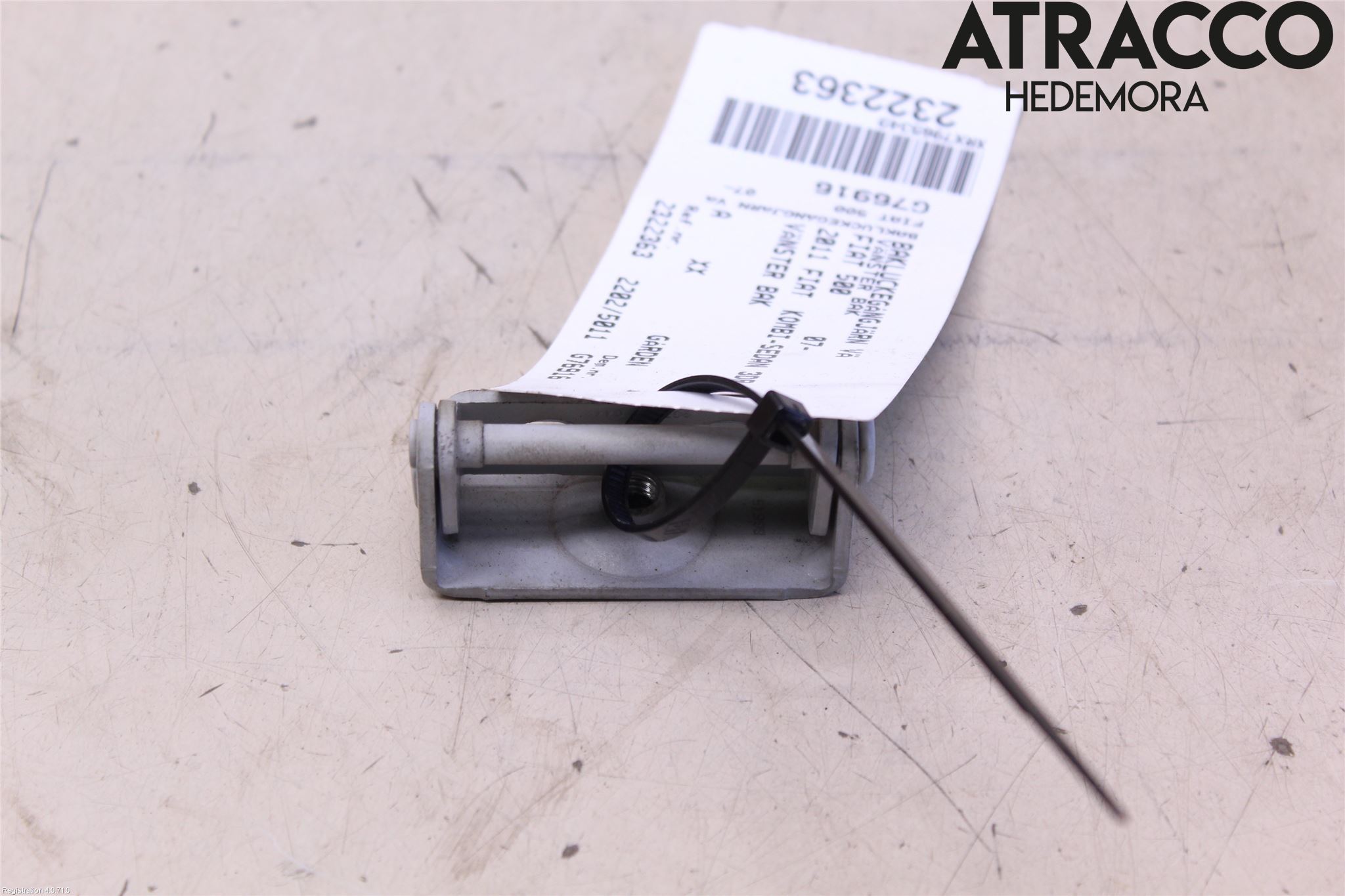 Fiat 500 07- Bakluckegångjärn Vä