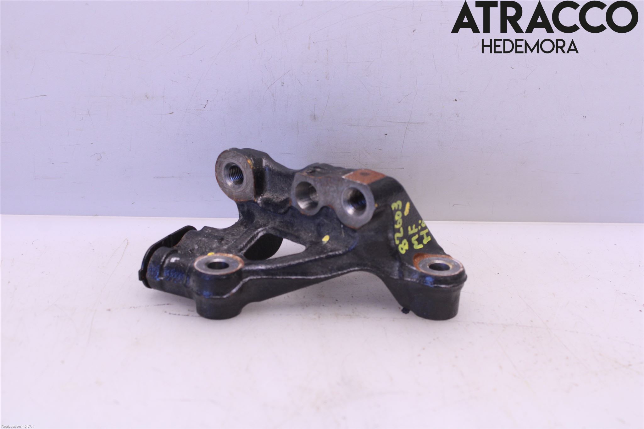 Toyota YARIS XP21 20- Motorfäste