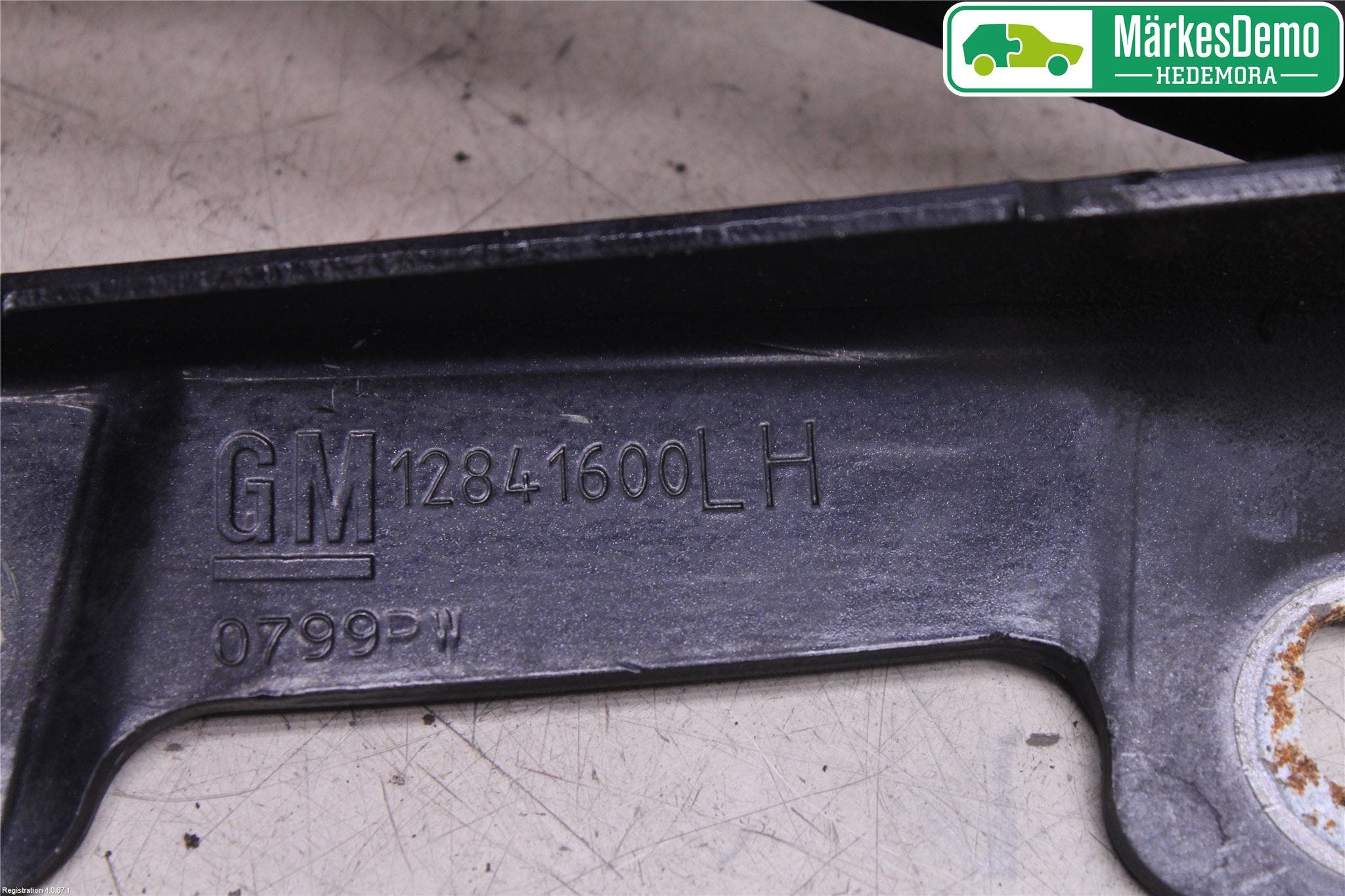 Opel INSIGNIA 09-16 Huvgångjärn