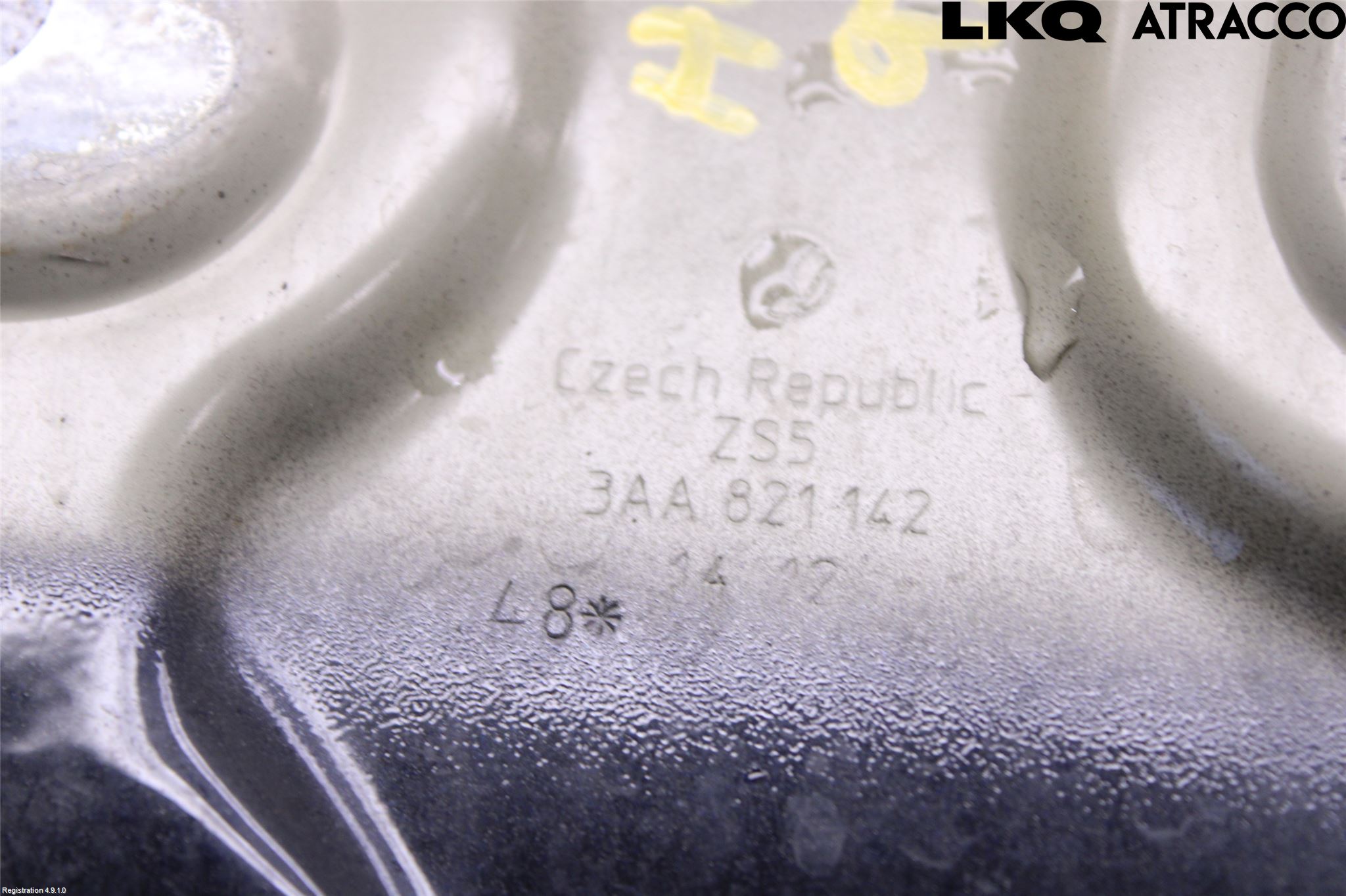 Volkswagen VW PASSAT 11-14 Skärmfäste Fram Hö