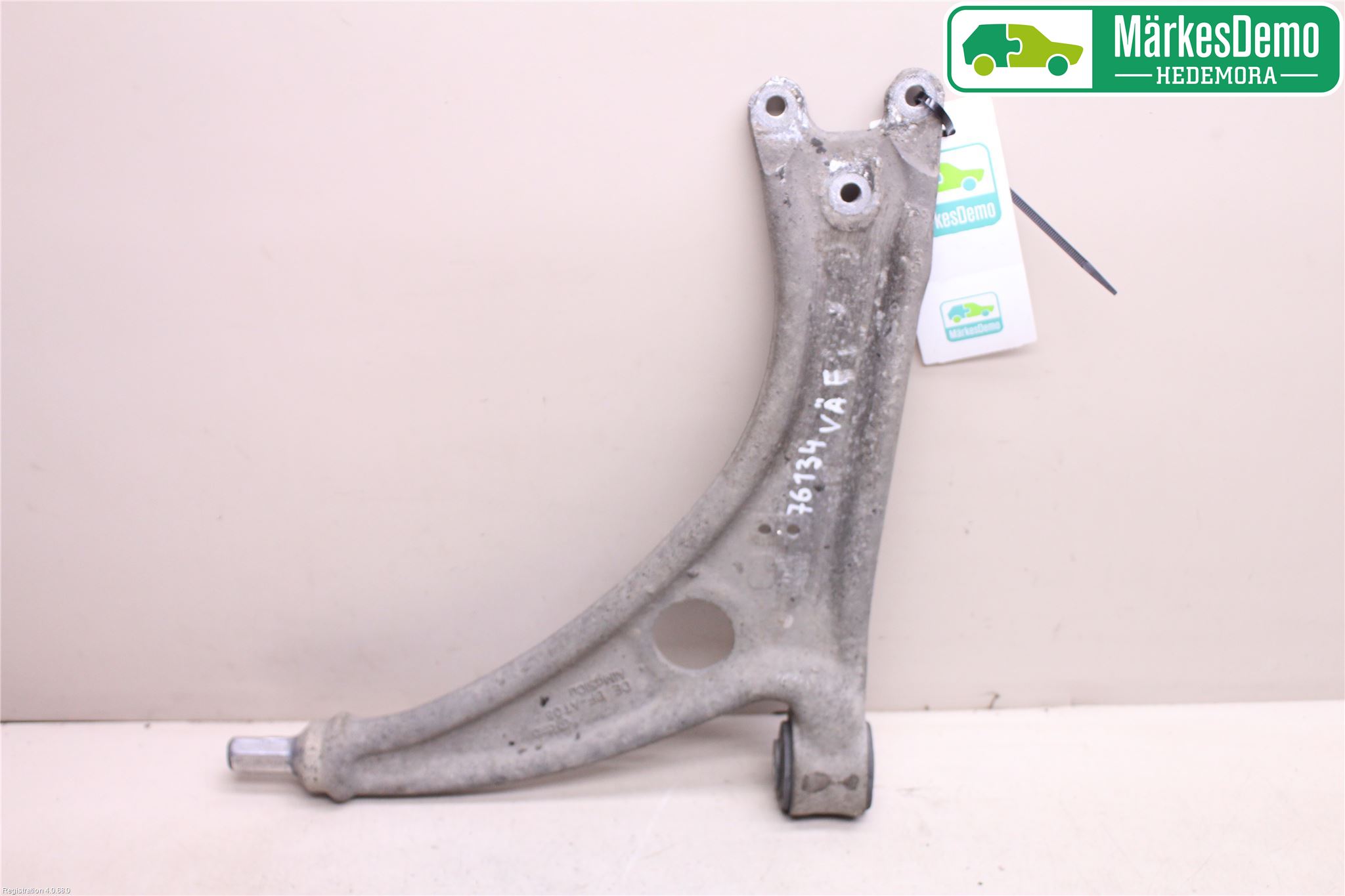 Volkswagen VW PASSAT 05-11 Bärarm Fram Undre Vä