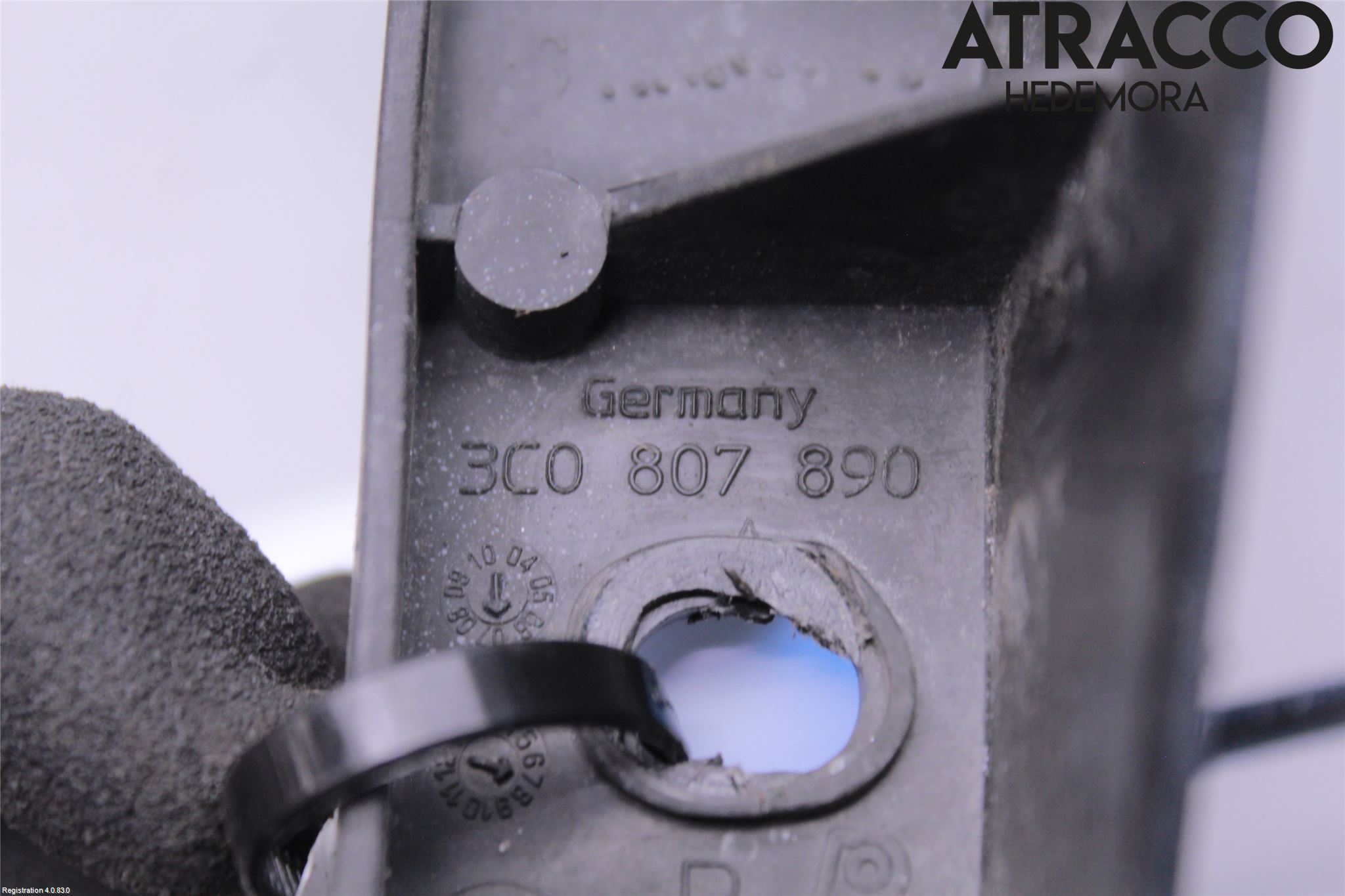 Volkswagen VW PASSAT 05-11 Strålkastarsarg Höger