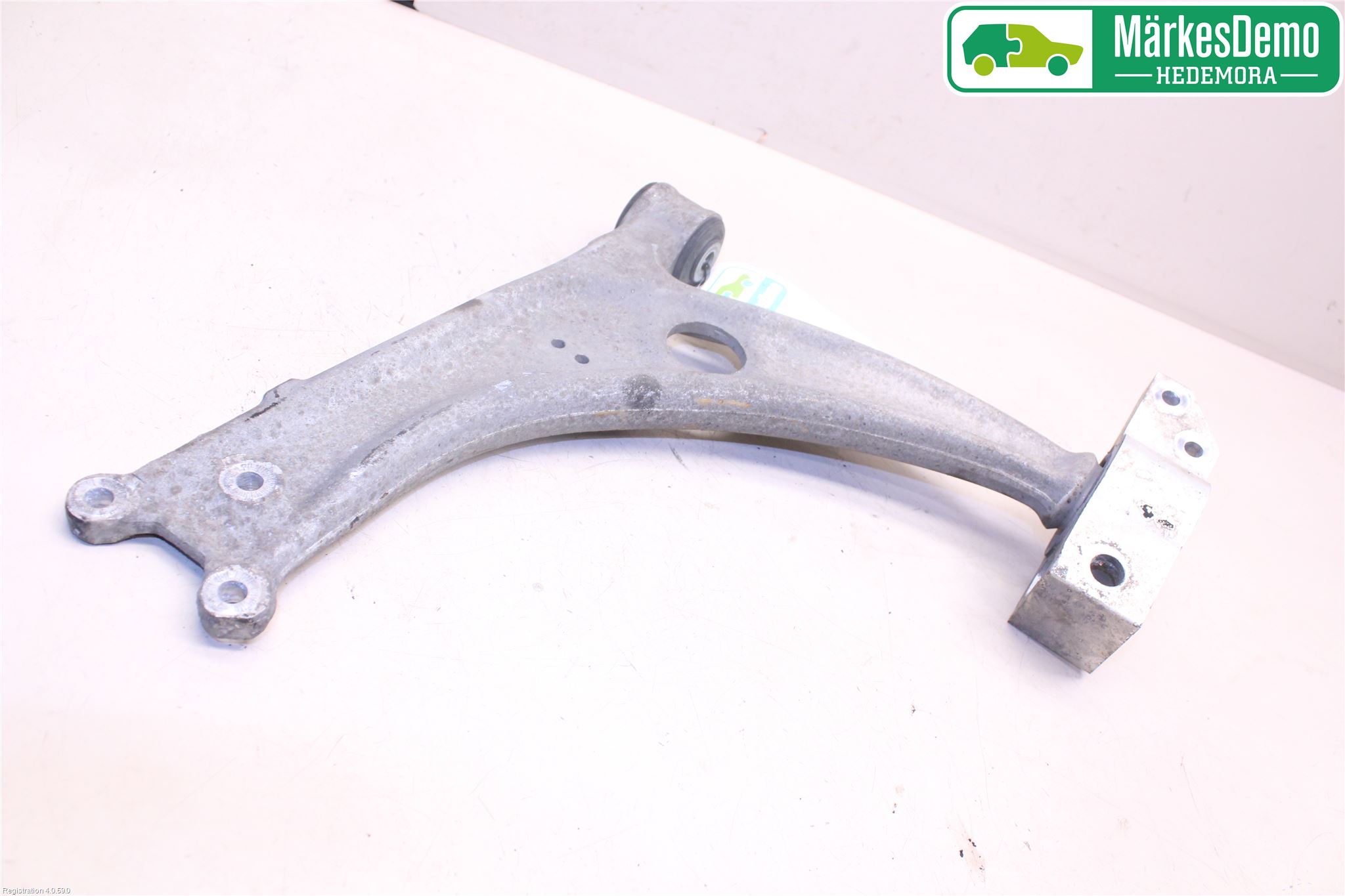 Volkswagen VW PASSAT 05-11 Bärarm Fram Undre Hö