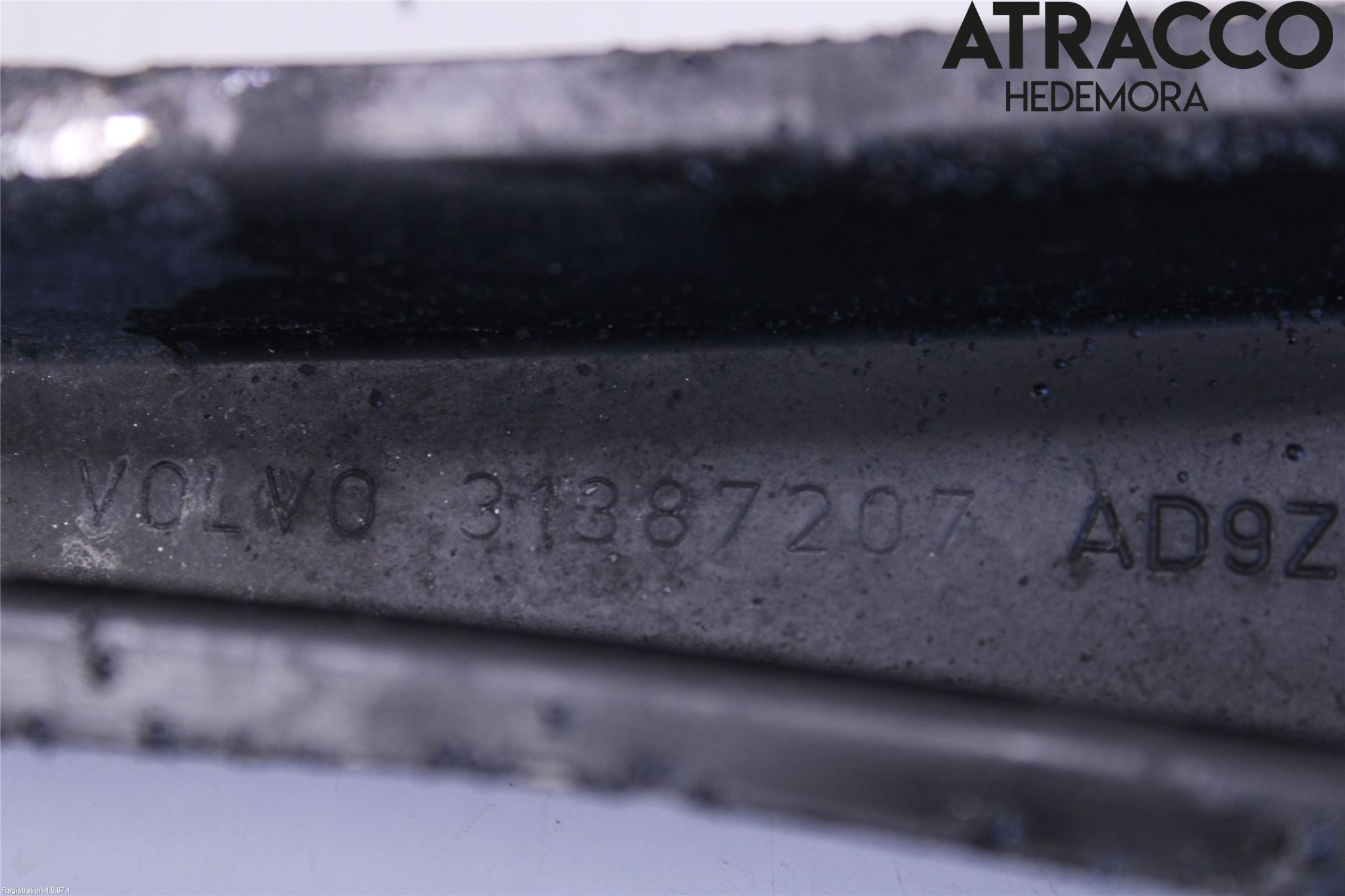 Volvo V90 17->> Bärarm Bak Höger