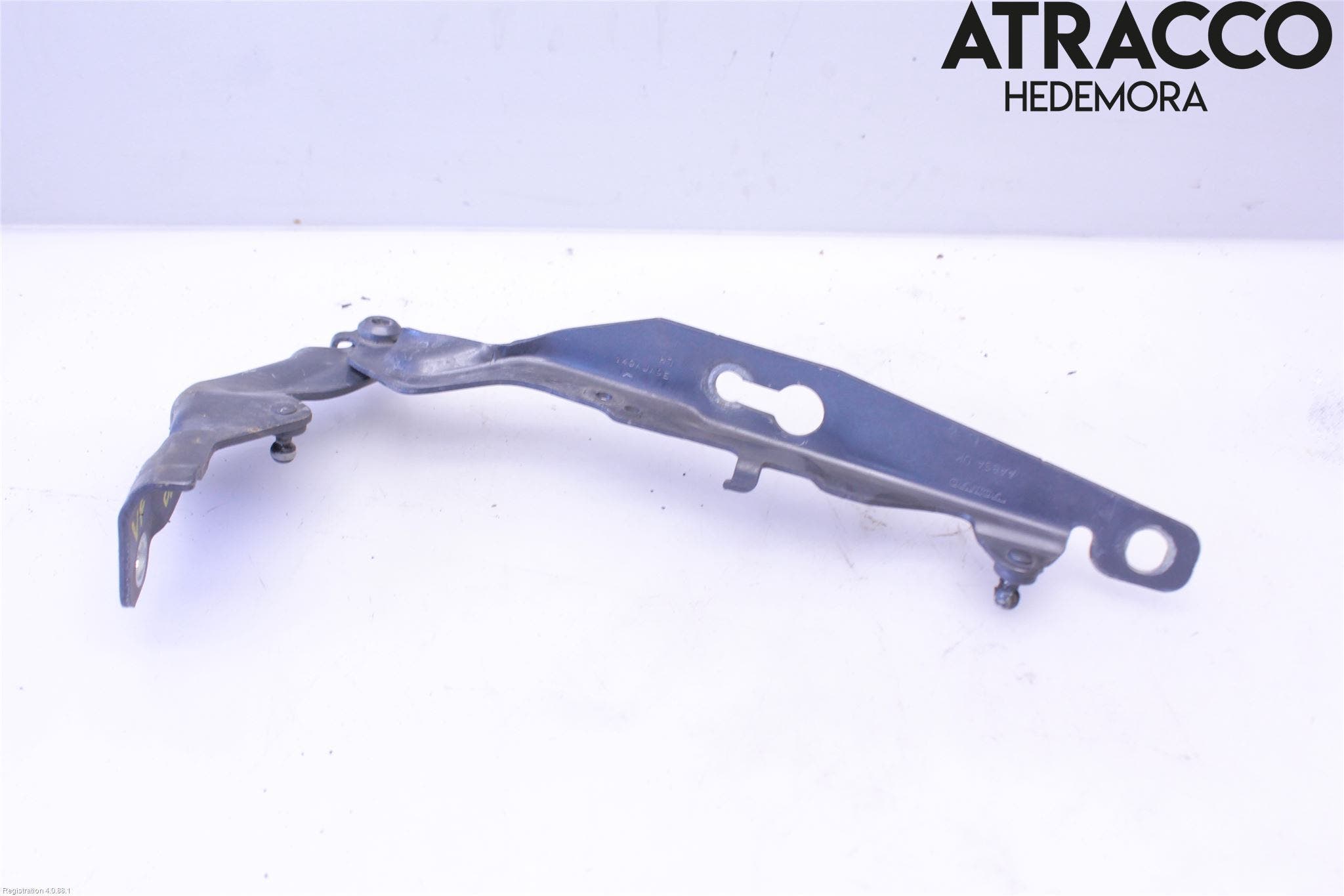 Volvo V70 08-13 Huvgångjärn