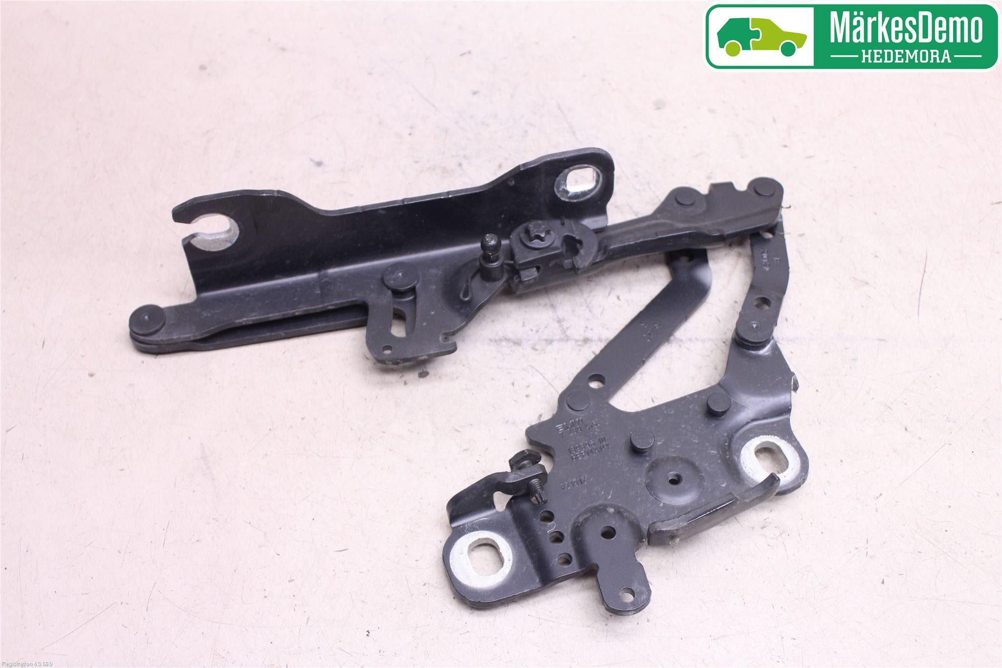 BMW 3 F30/F31/F80 12-19 Huvgångjärn