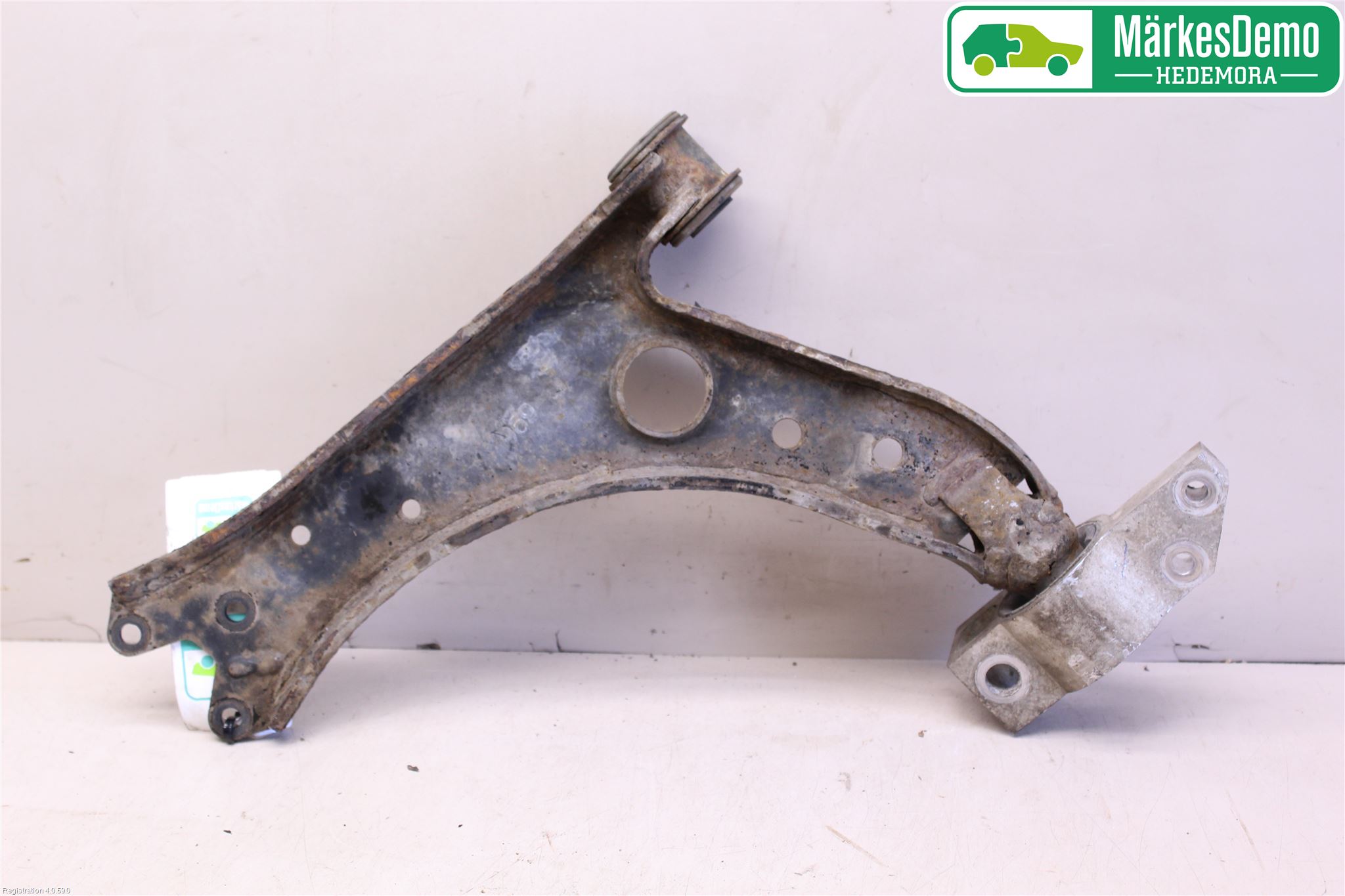 Volkswagen VW GOLF V 04-09 Bärarm Fram Undre Hö