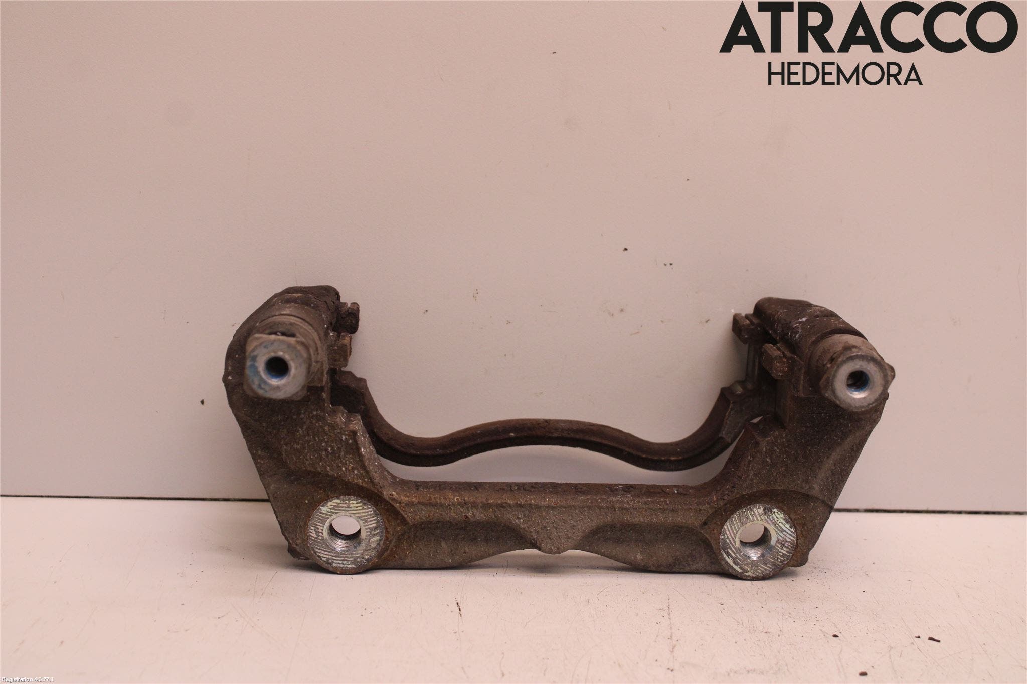 Toyota AVENSIS 16-18 Bromsokshållare