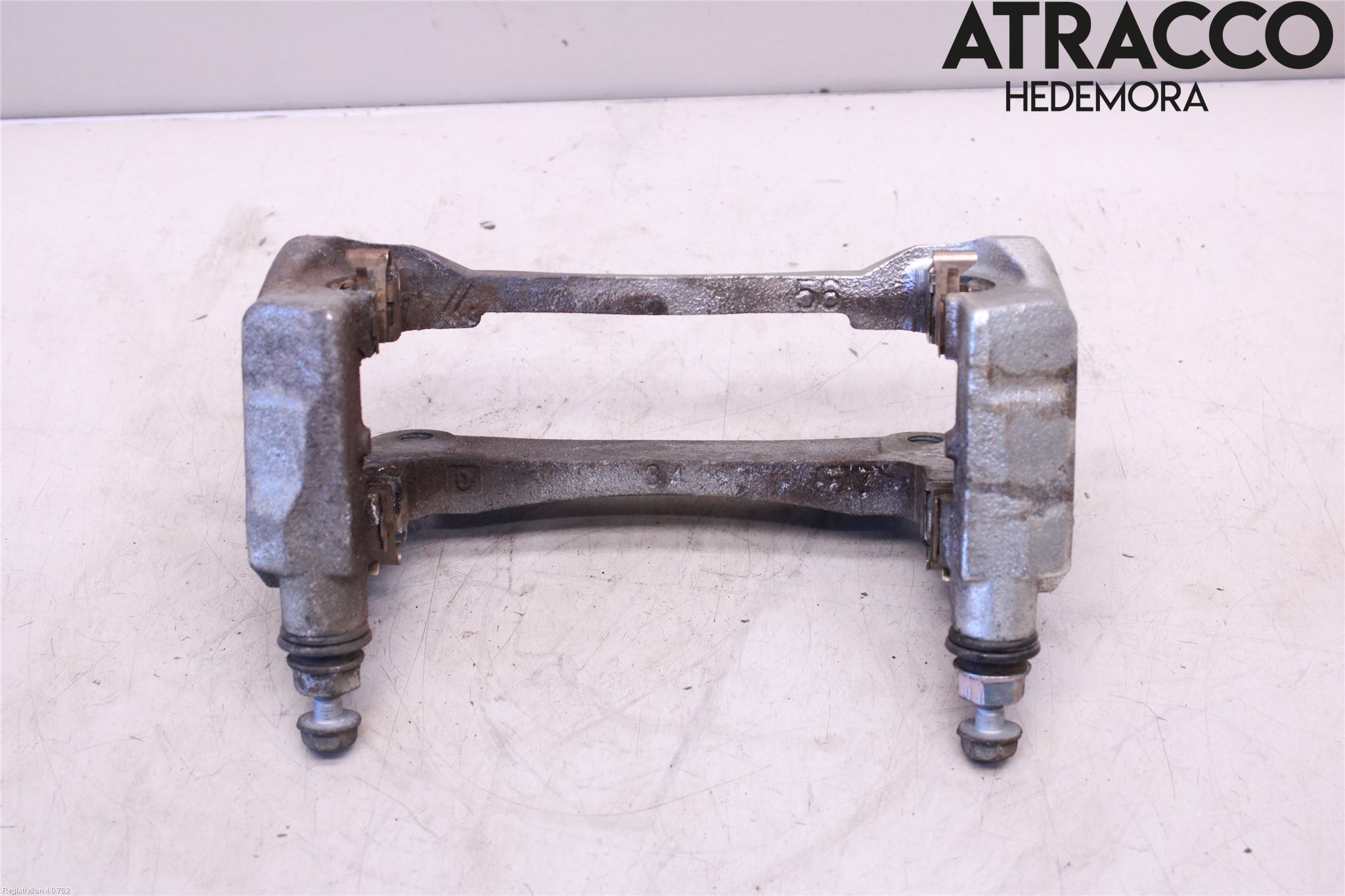 Toyota RAV4 19- Bromsokshållare