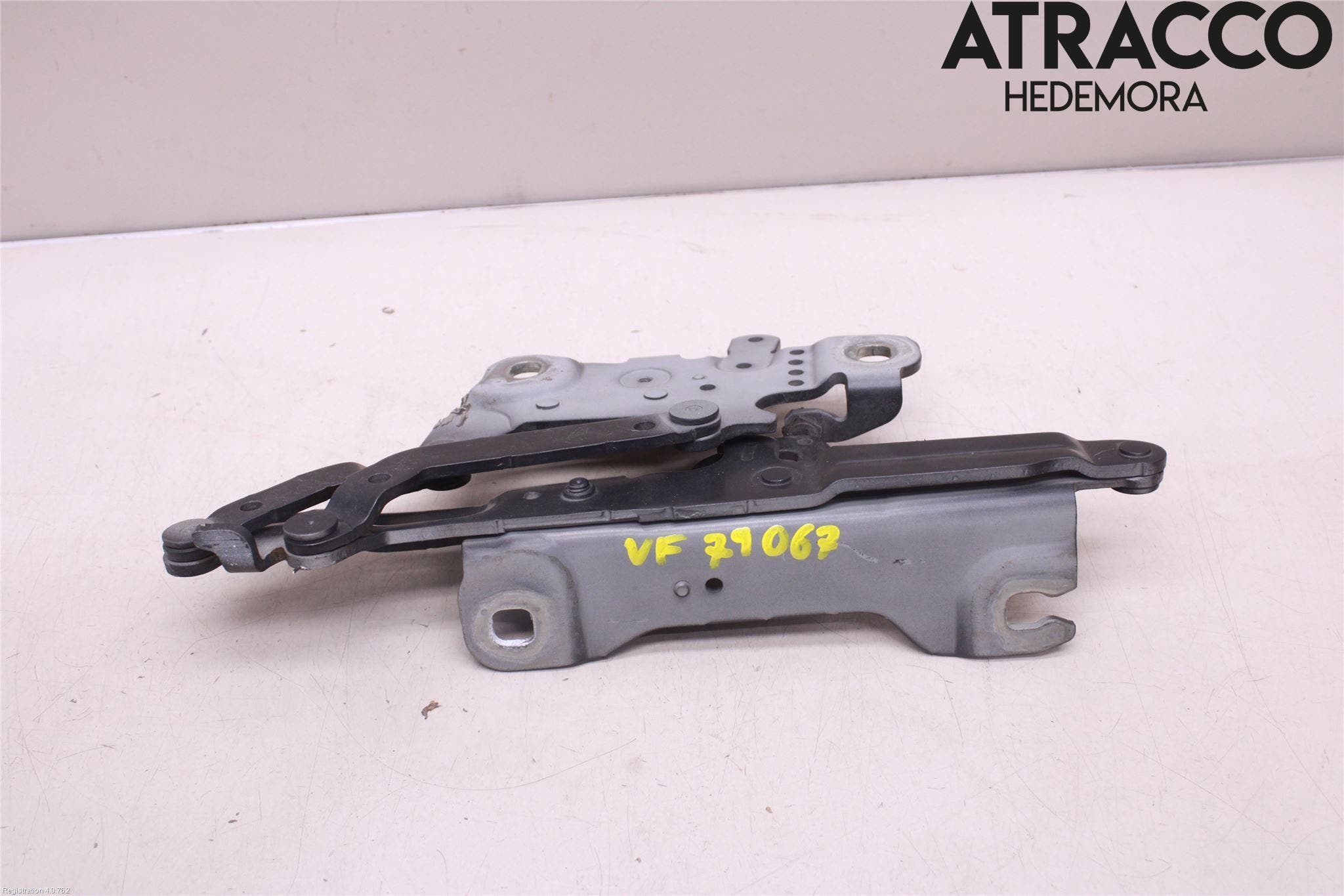 BMW 1 F20/F21 11-19 Huvgångjärn