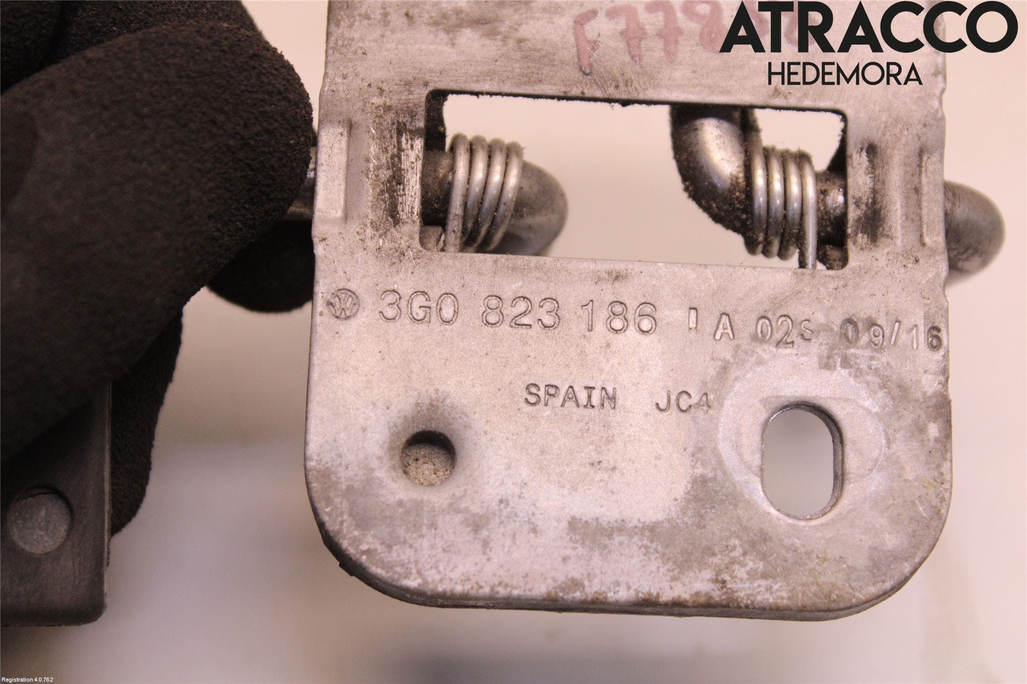 Volkswagen VW PASSAT 15-19 Huvlås