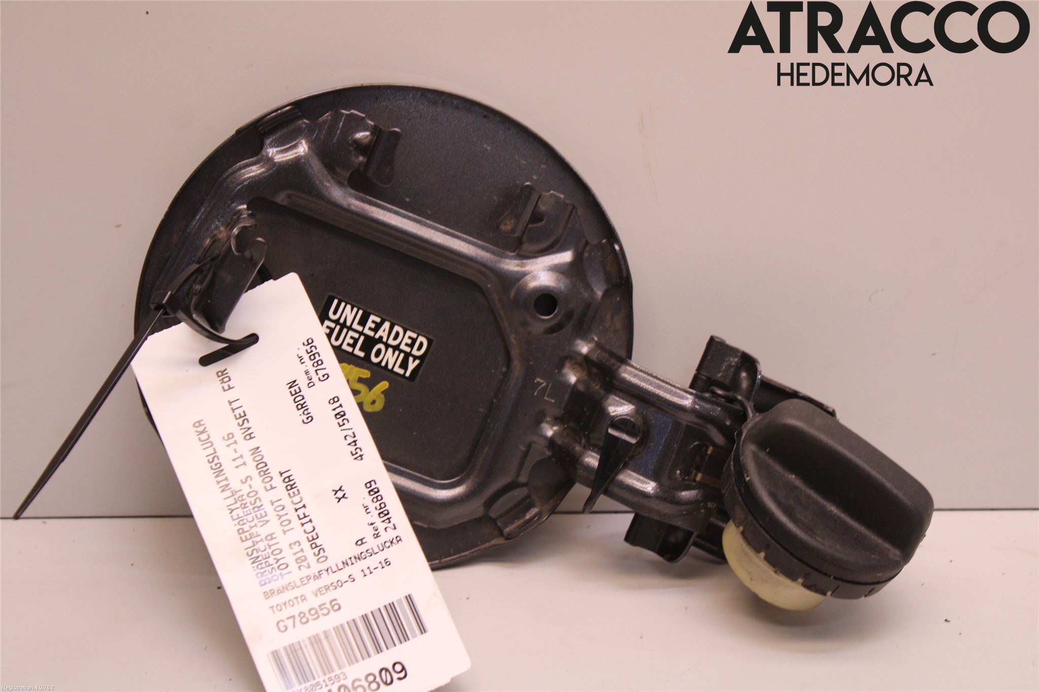 Toyota VERSO-S 11-16 Tanklucka