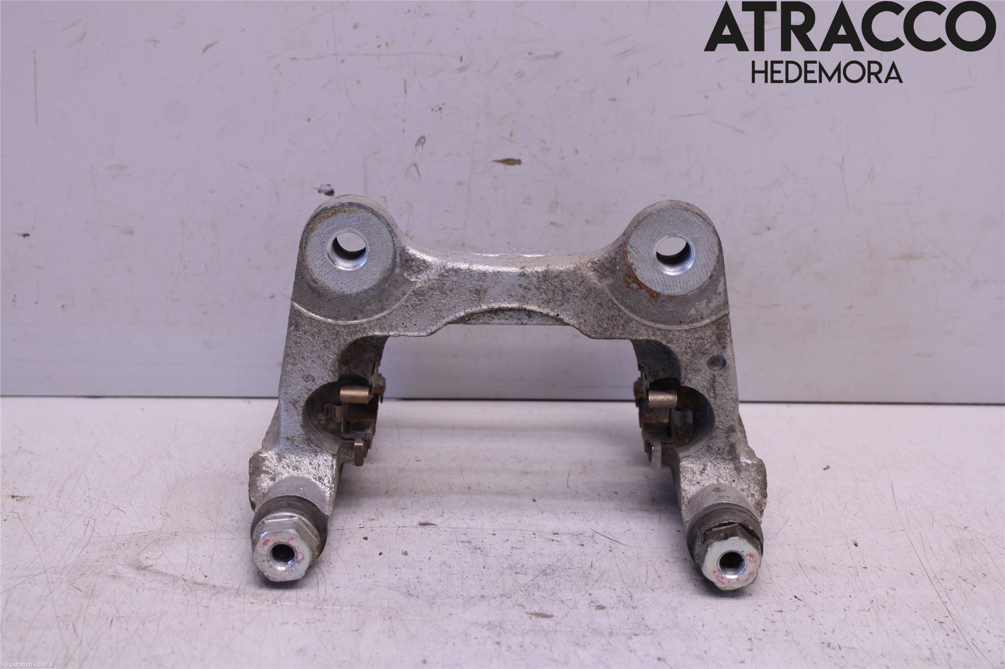 Toyota RAV4 19- Bromsokshållare